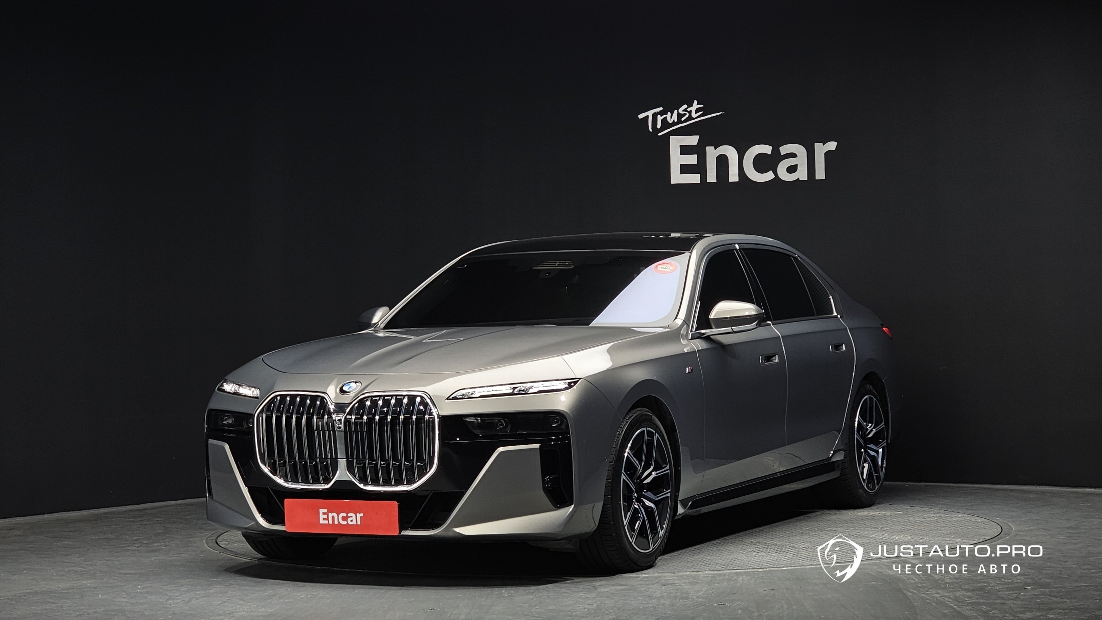 Автомобиль BMW 7-Series