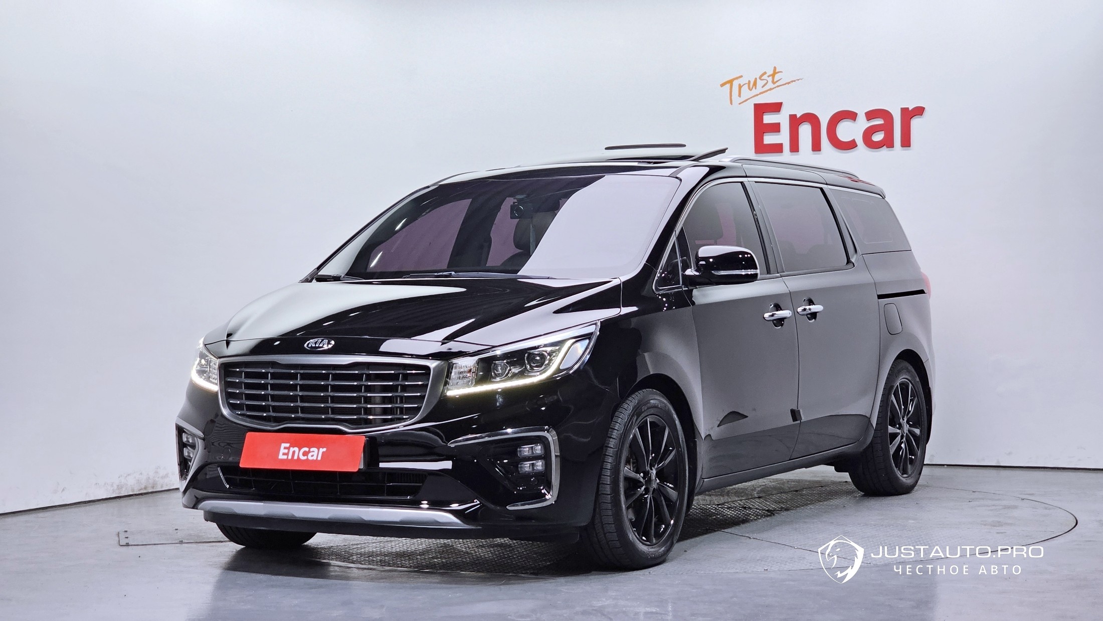 Автомобиль Kia Canival