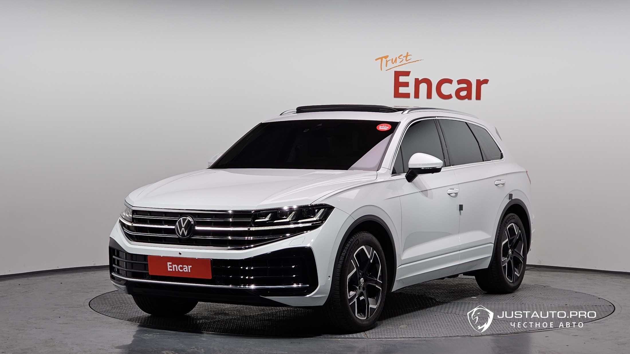 Автомобиль Volkswagen Touareg