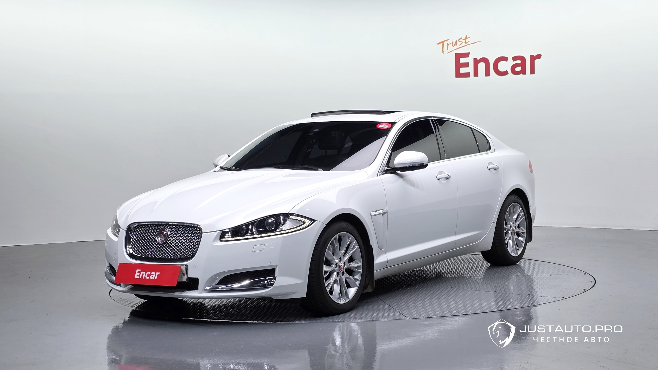 Автомобиль Jaguar XF