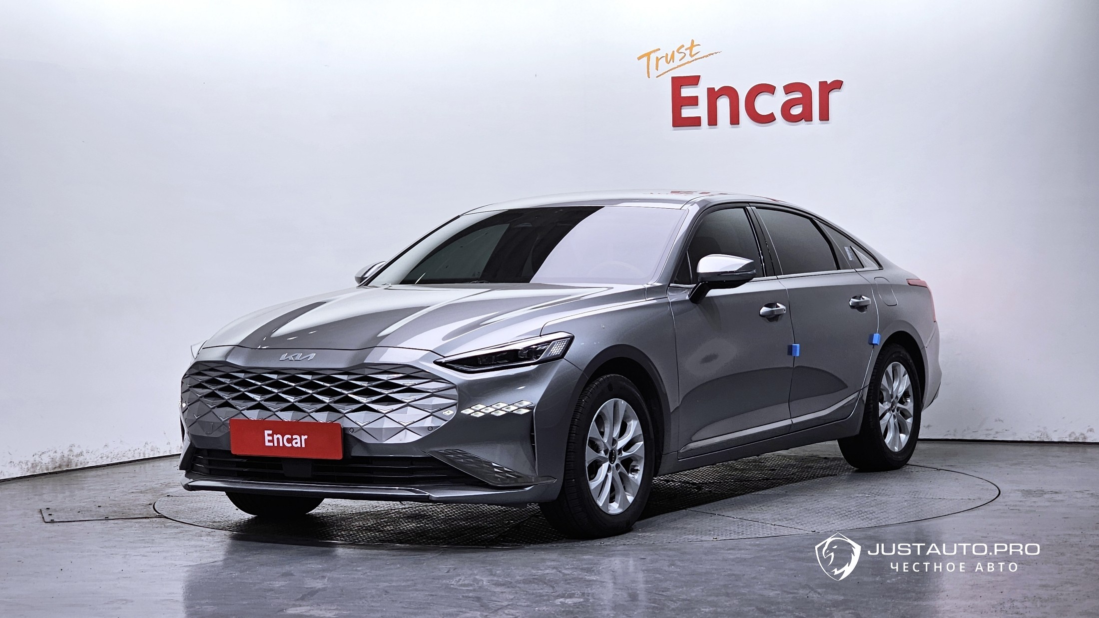 Автомобиль Kia K8