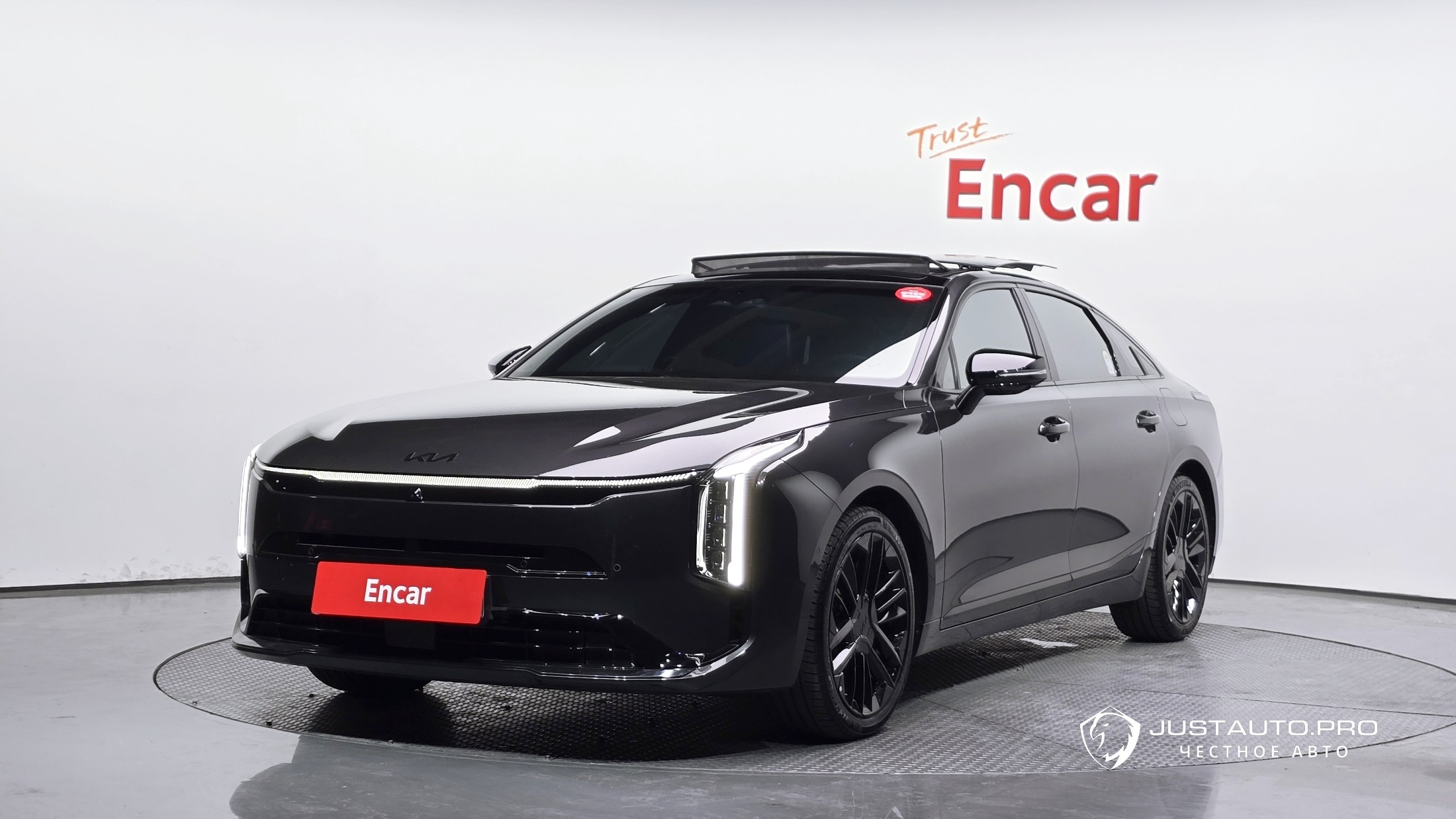 Автомобиль Kia K8