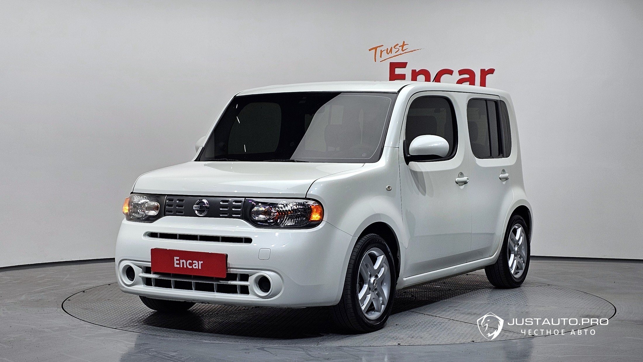 Автомобиль Nissan Cube