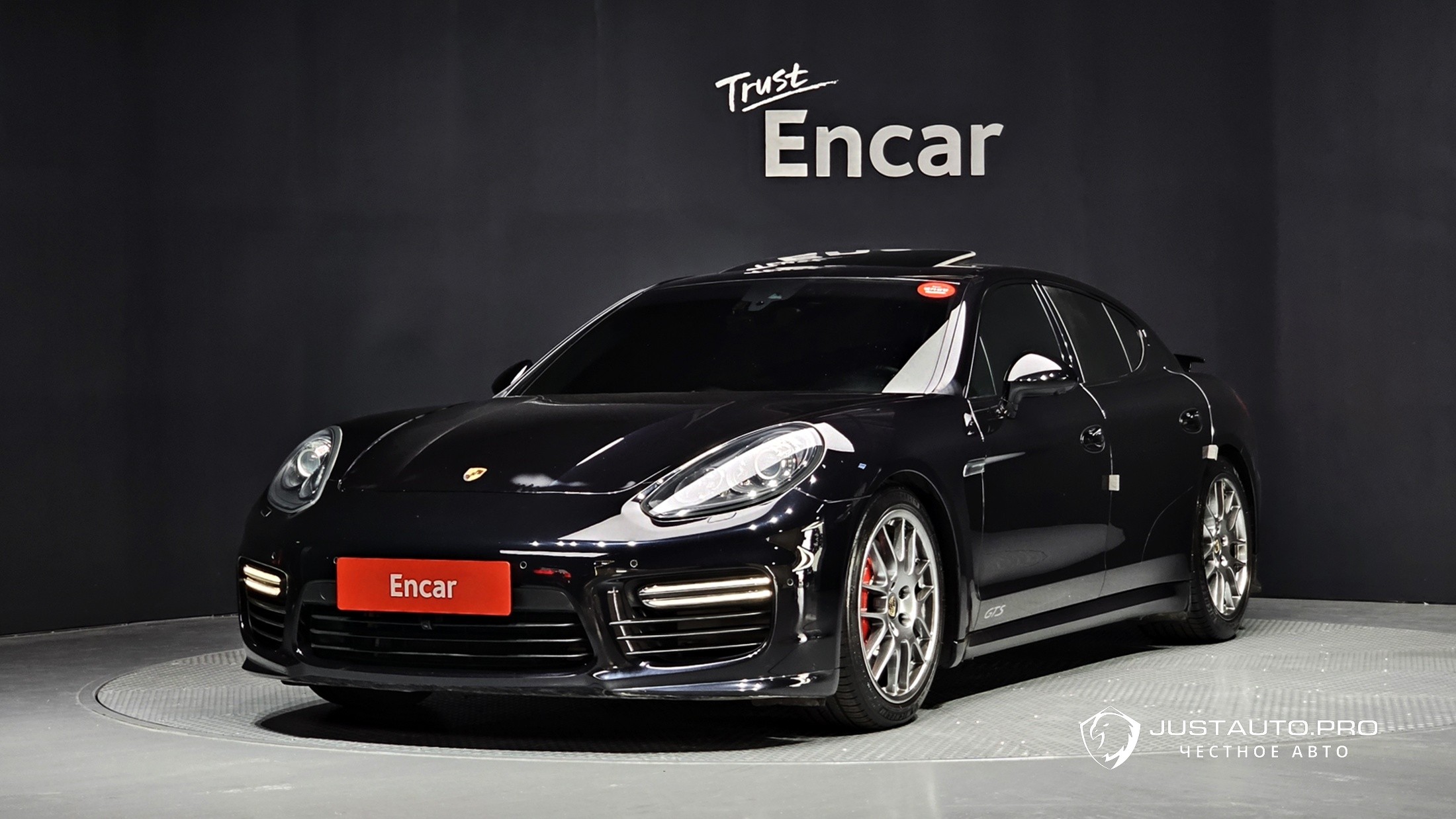 Автомобиль Porsche Panamera