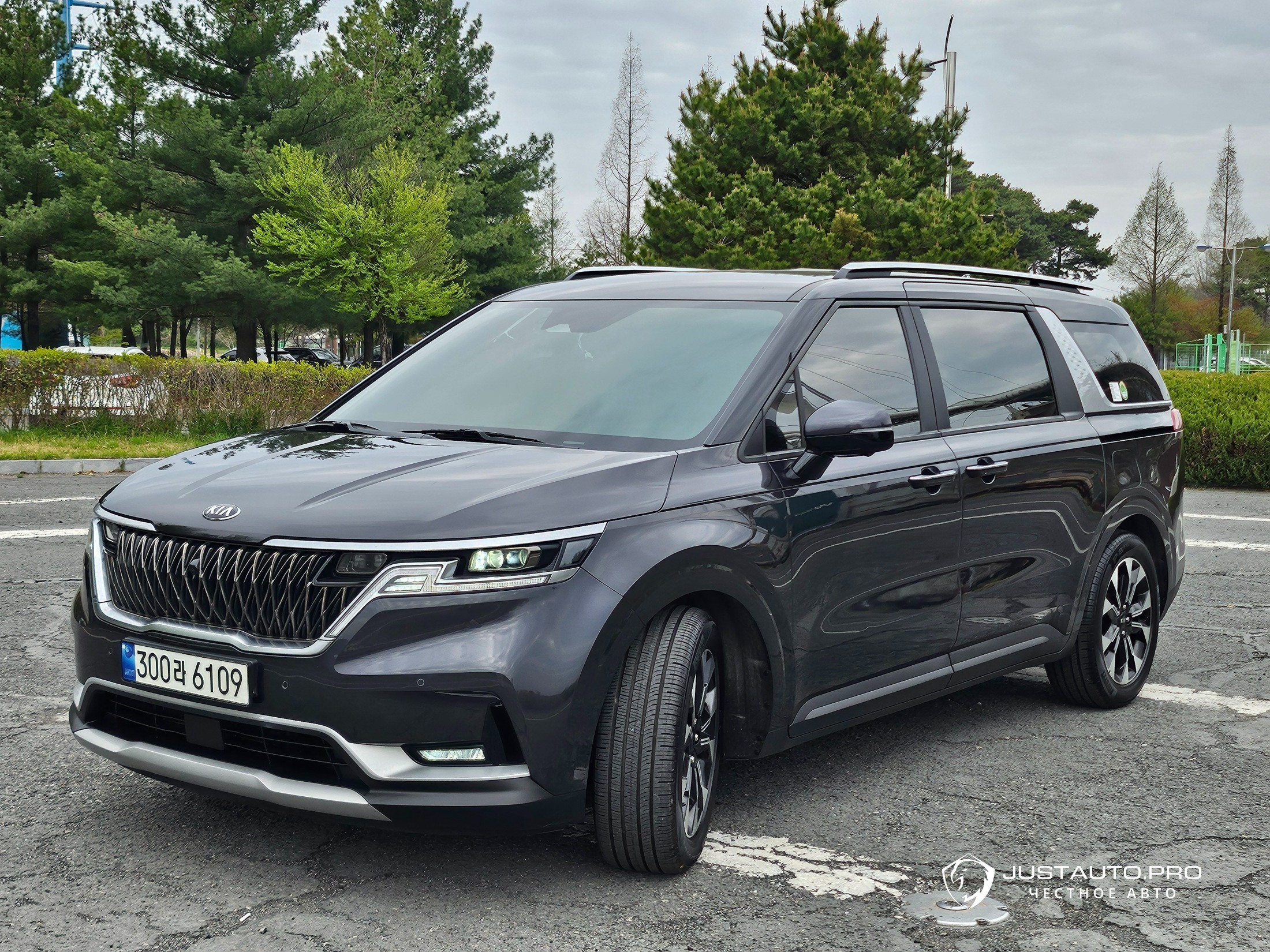 Автомобиль Kia Canival