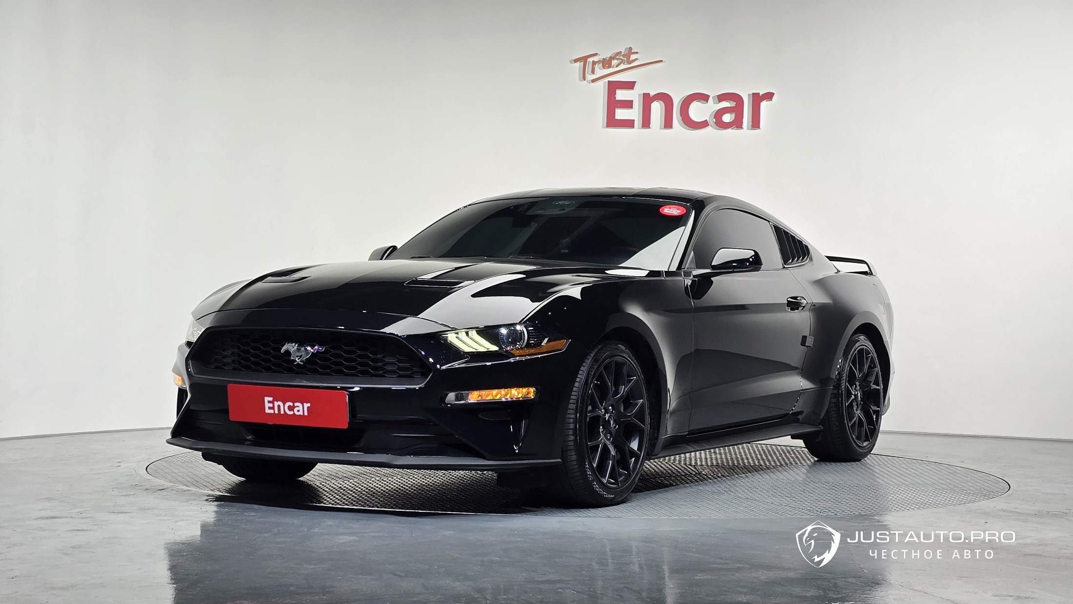 Автомобиль Ford Mustang