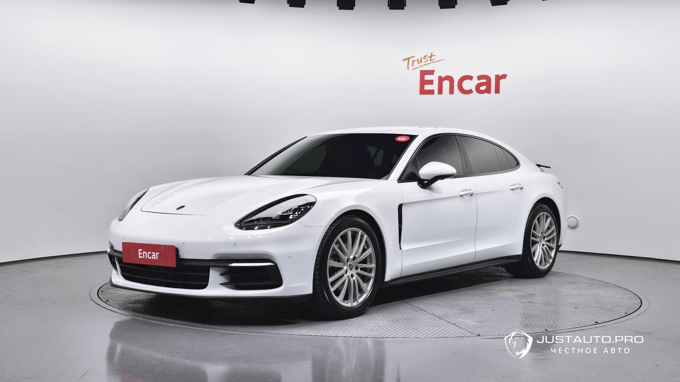 Автомобиль Porsche Panamera