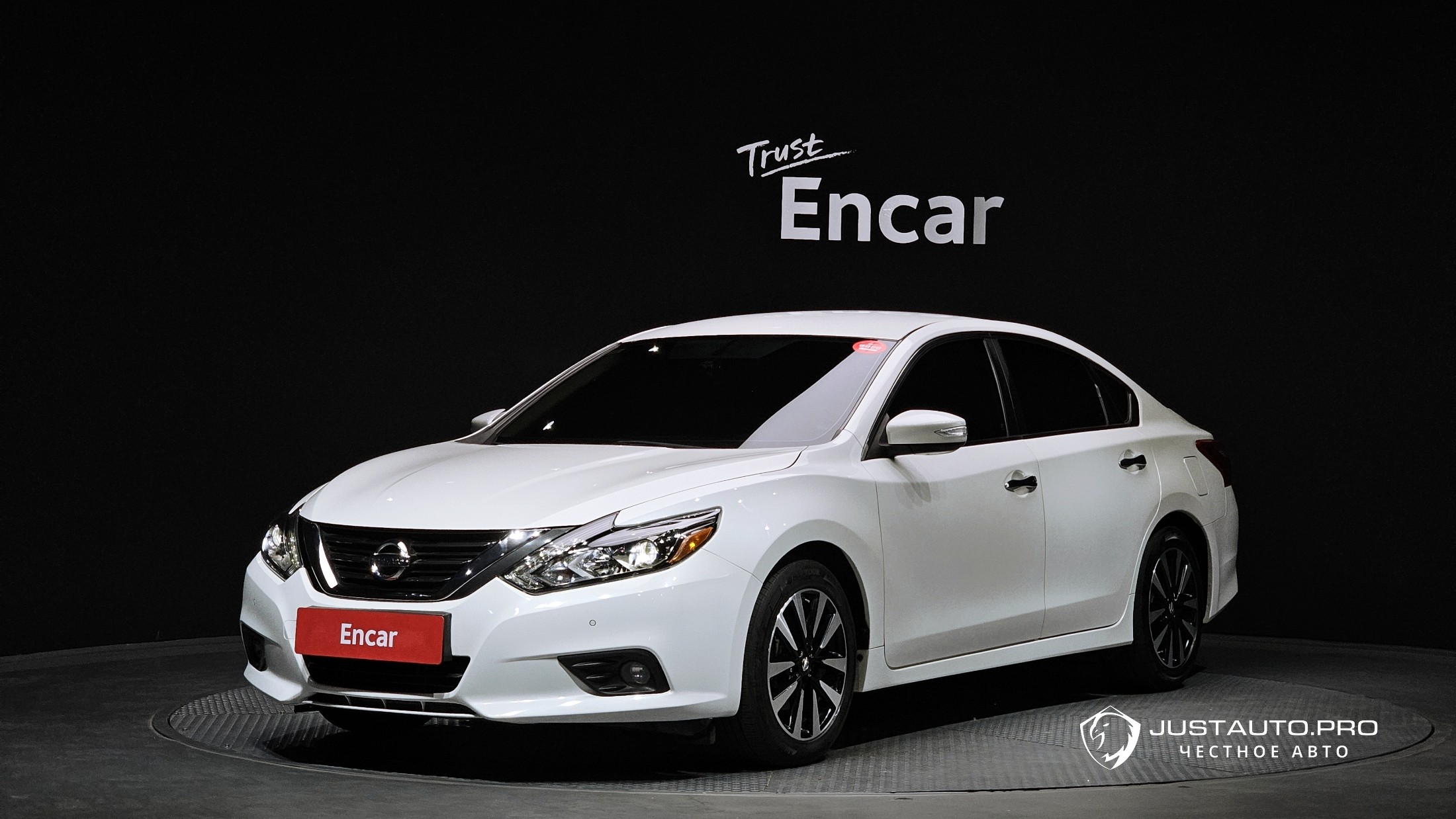 Автомобиль Nissan Altima