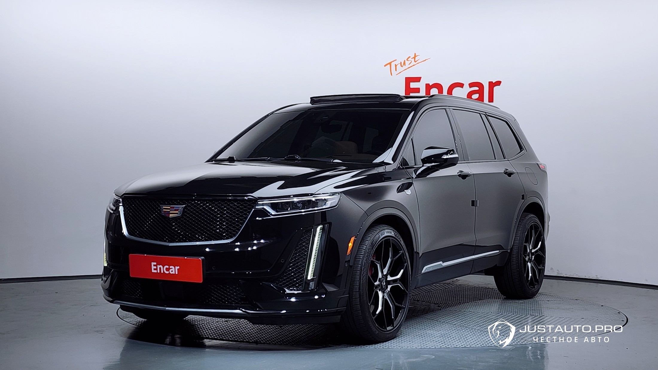 Автомобиль Cadillac XT6