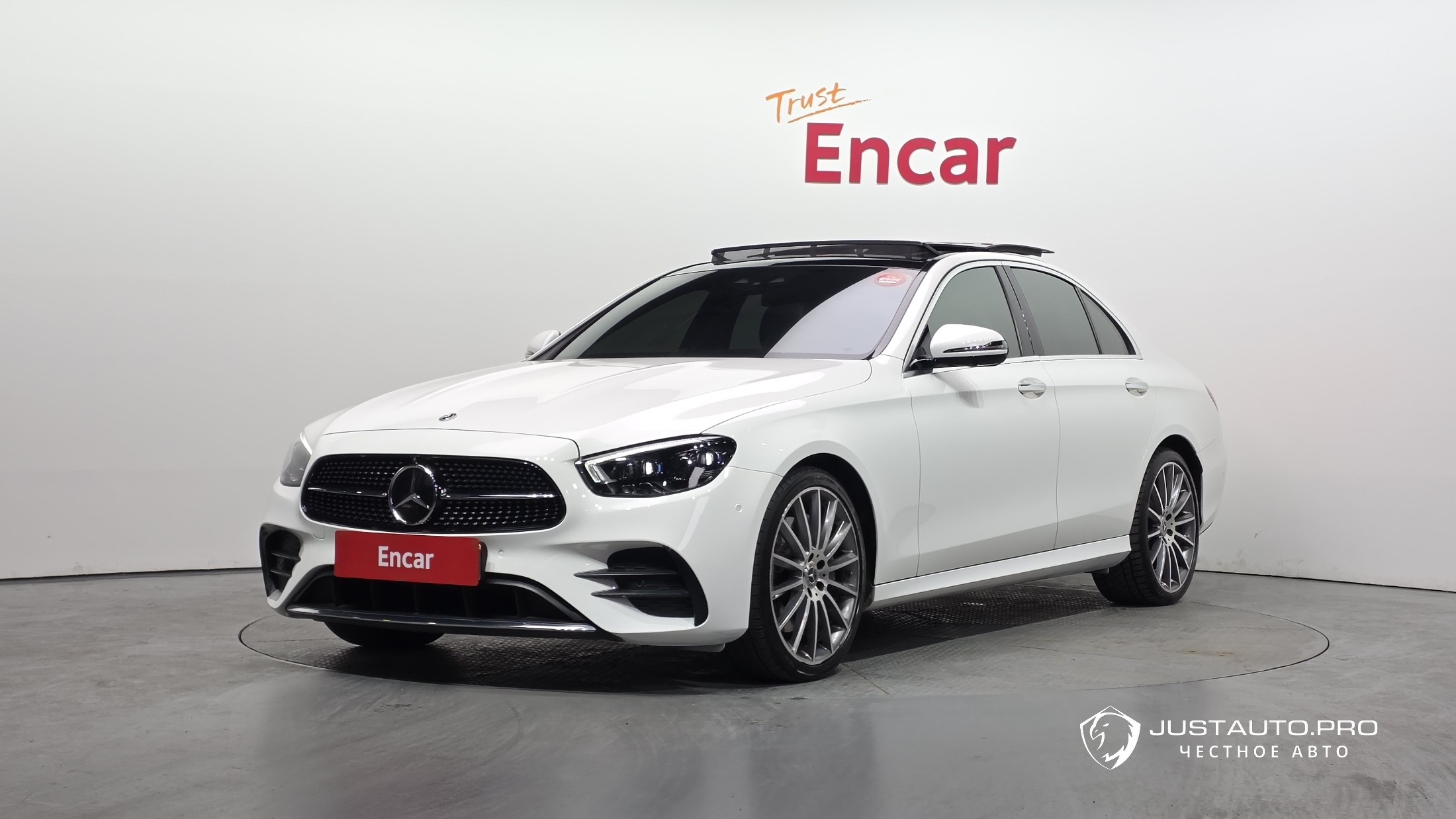 Автомобиль Mercedes-Benz E-Class