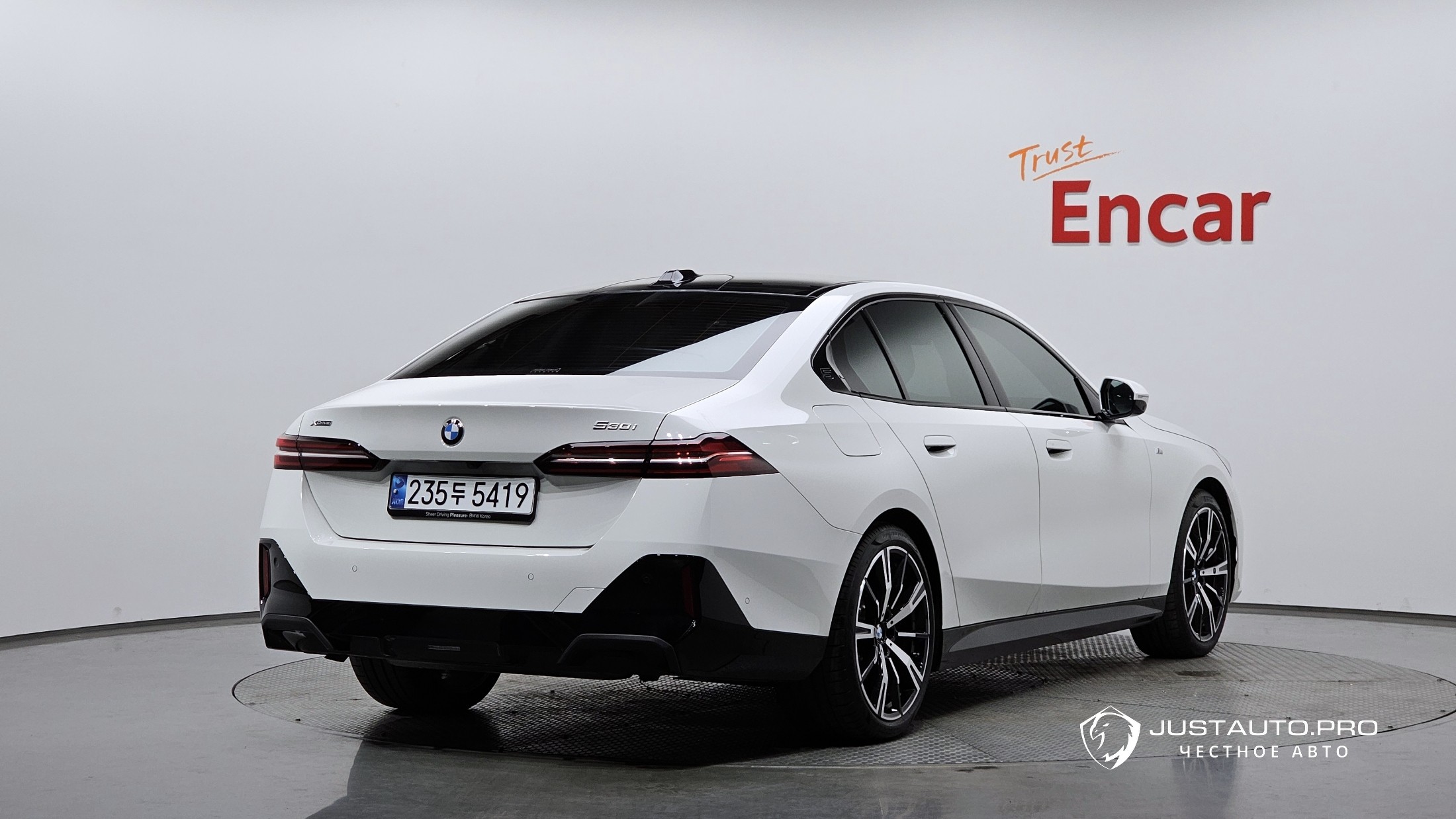 Автомобиль BMW 5-Series