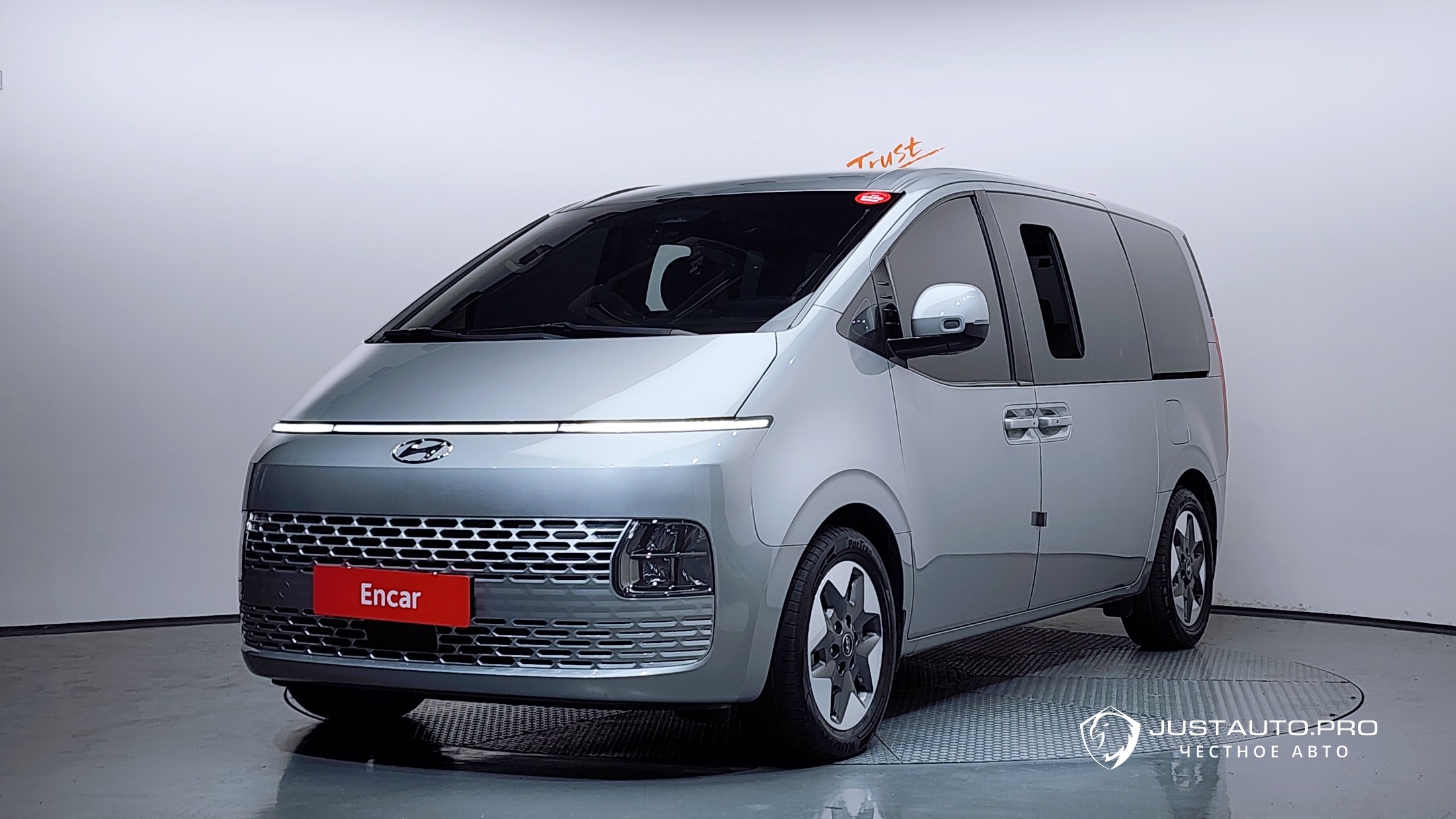 Автомобиль Hyundai Staria