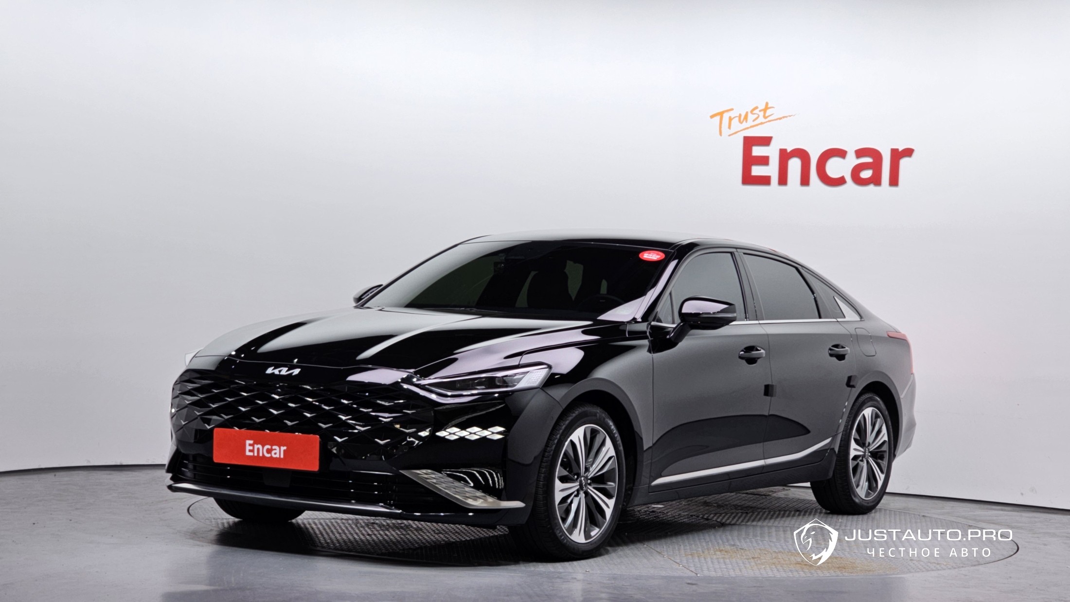 Автомобиль Kia K8