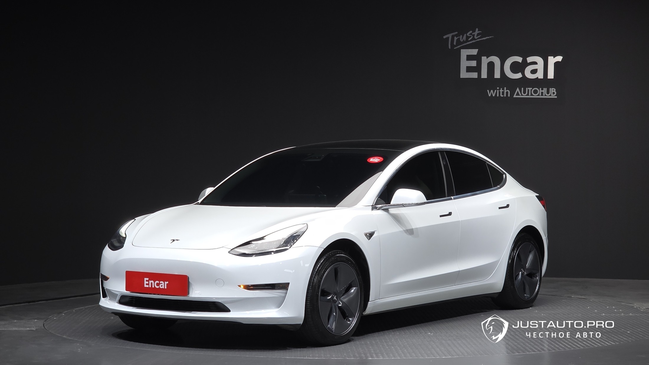 Автомобиль Tesla Model 3