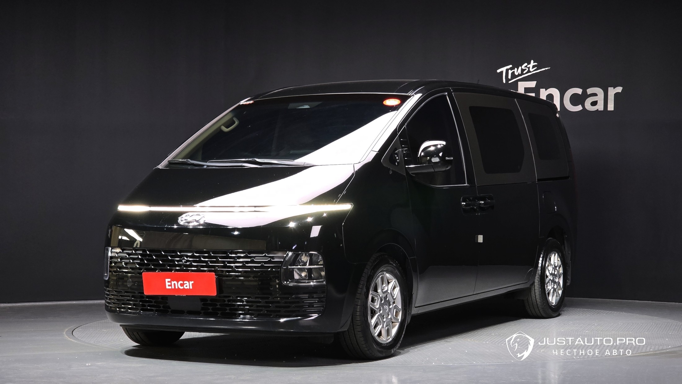 Автомобиль Hyundai Staria