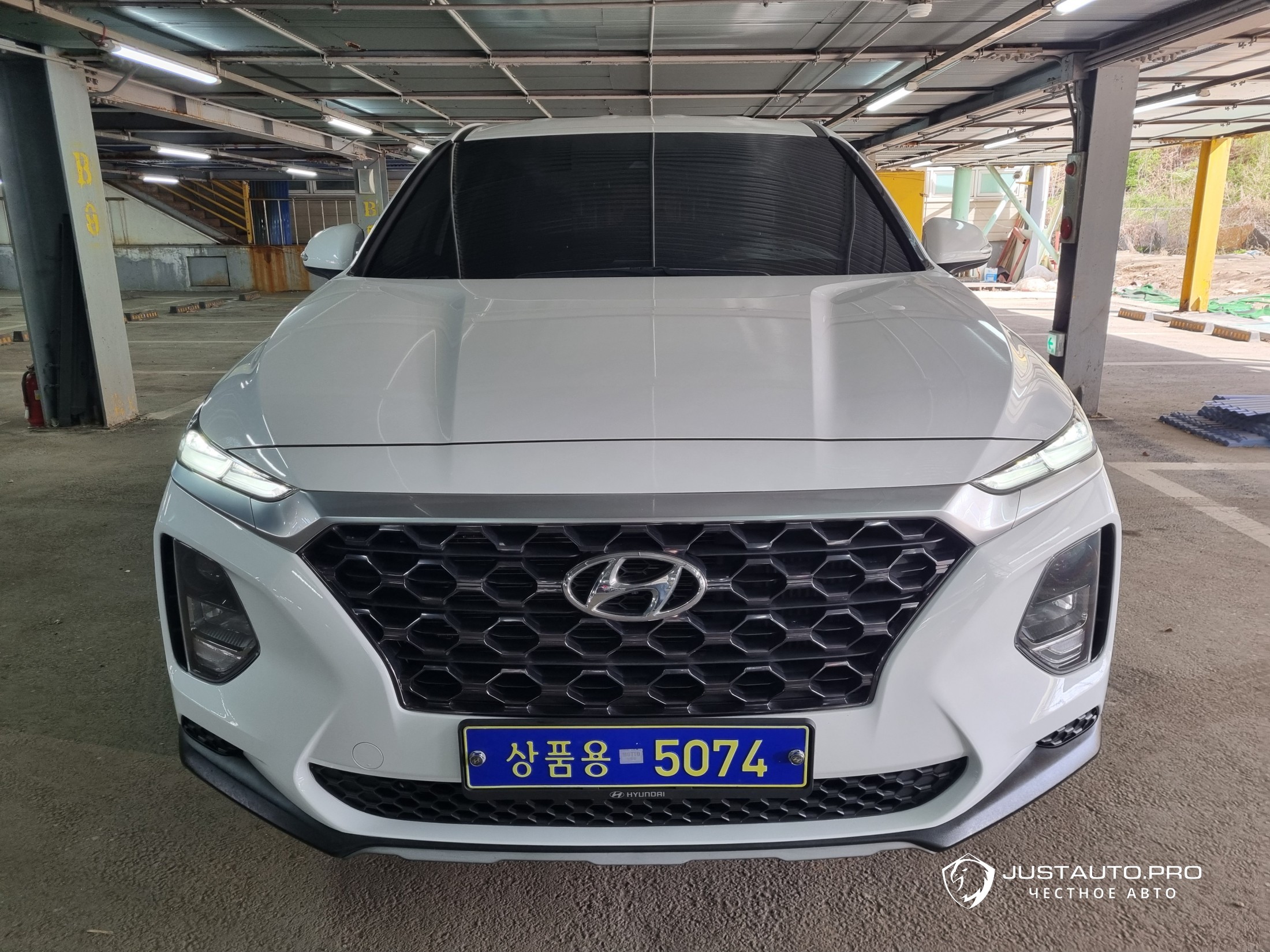 Автомобиль Hyundai Santafe