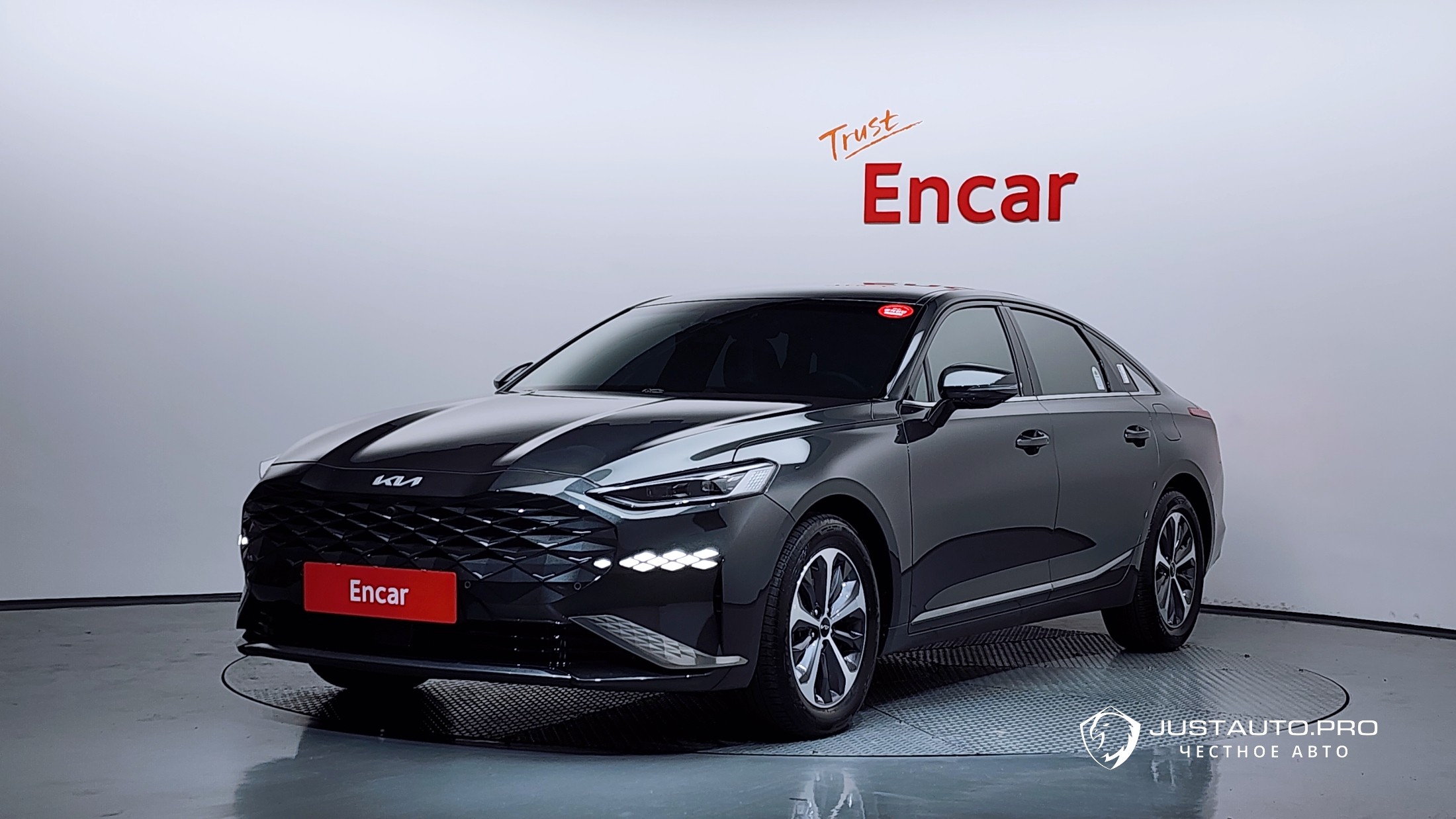 Автомобиль Kia K8