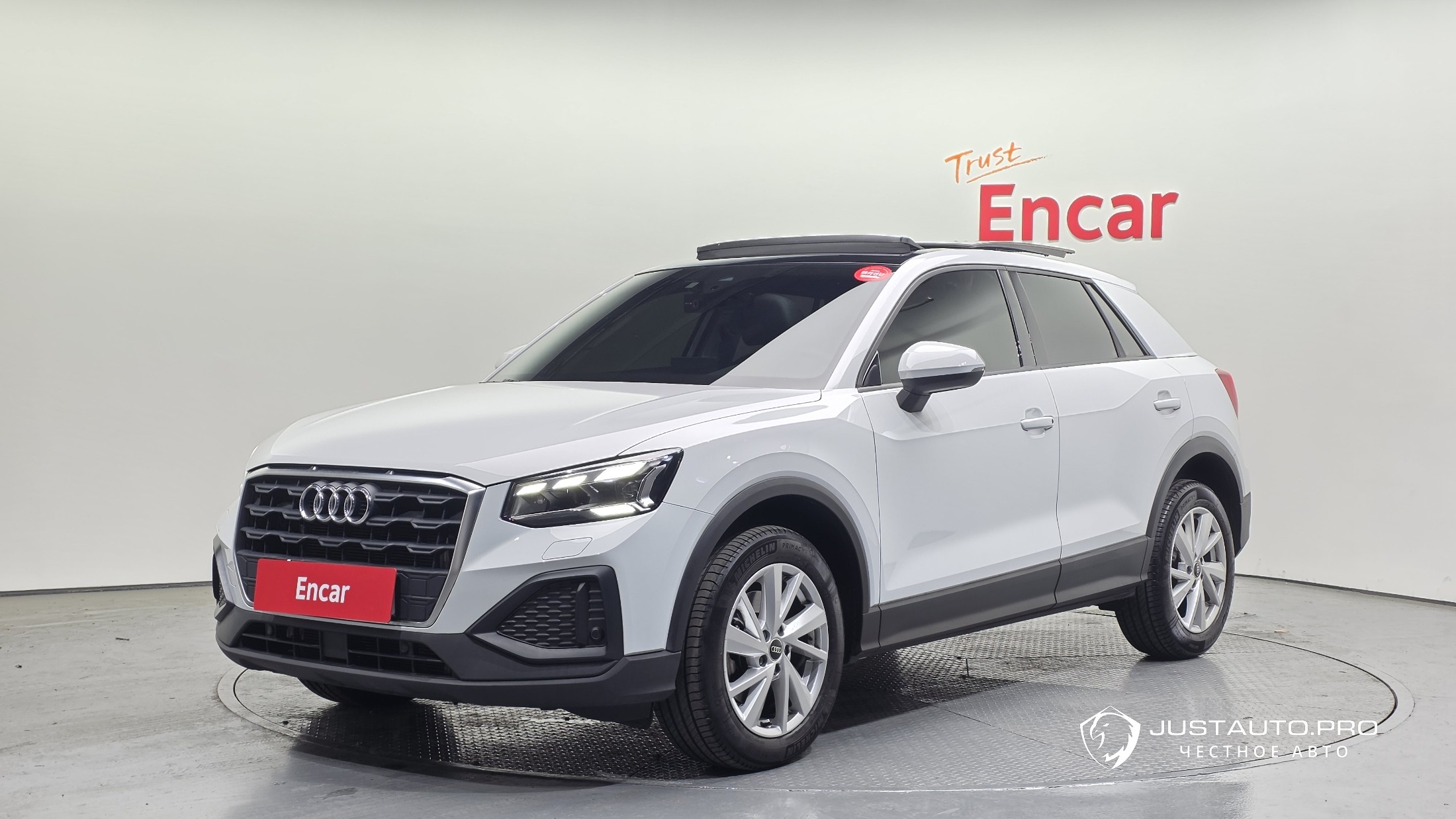 Автомобиль Audi Q2