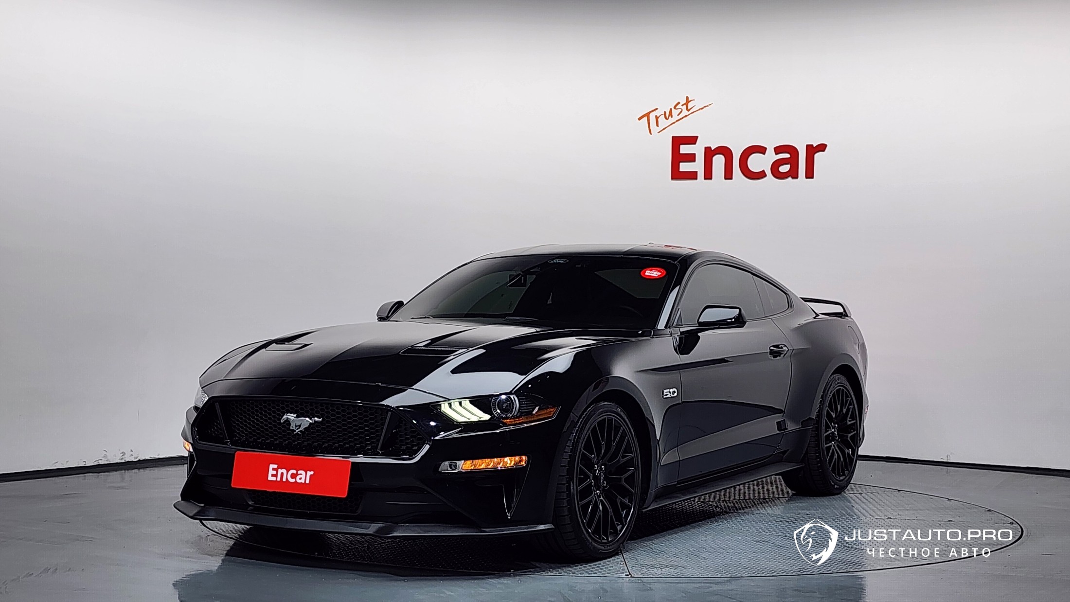 Автомобиль Ford Mustang