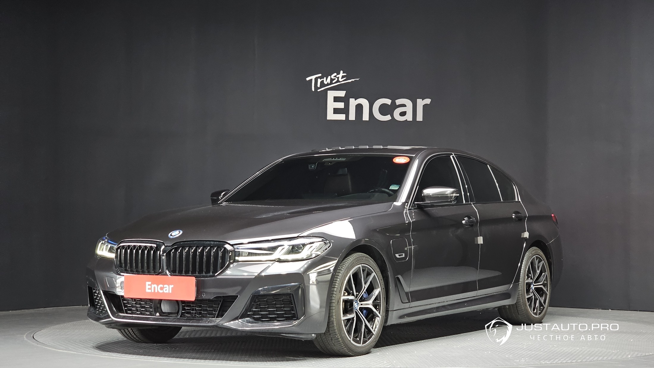 Автомобиль BMW 5-Series