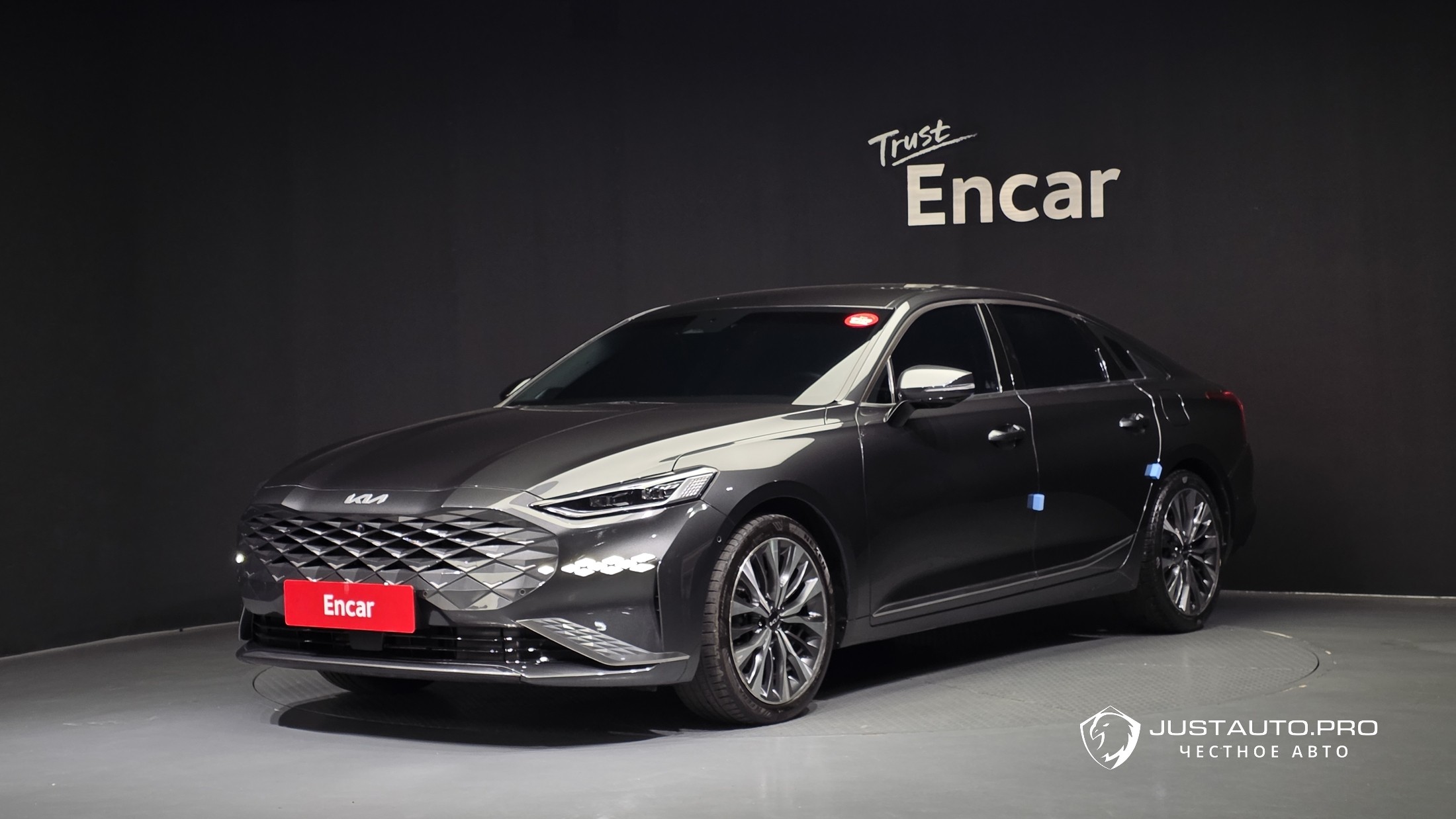 Автомобиль Kia K8