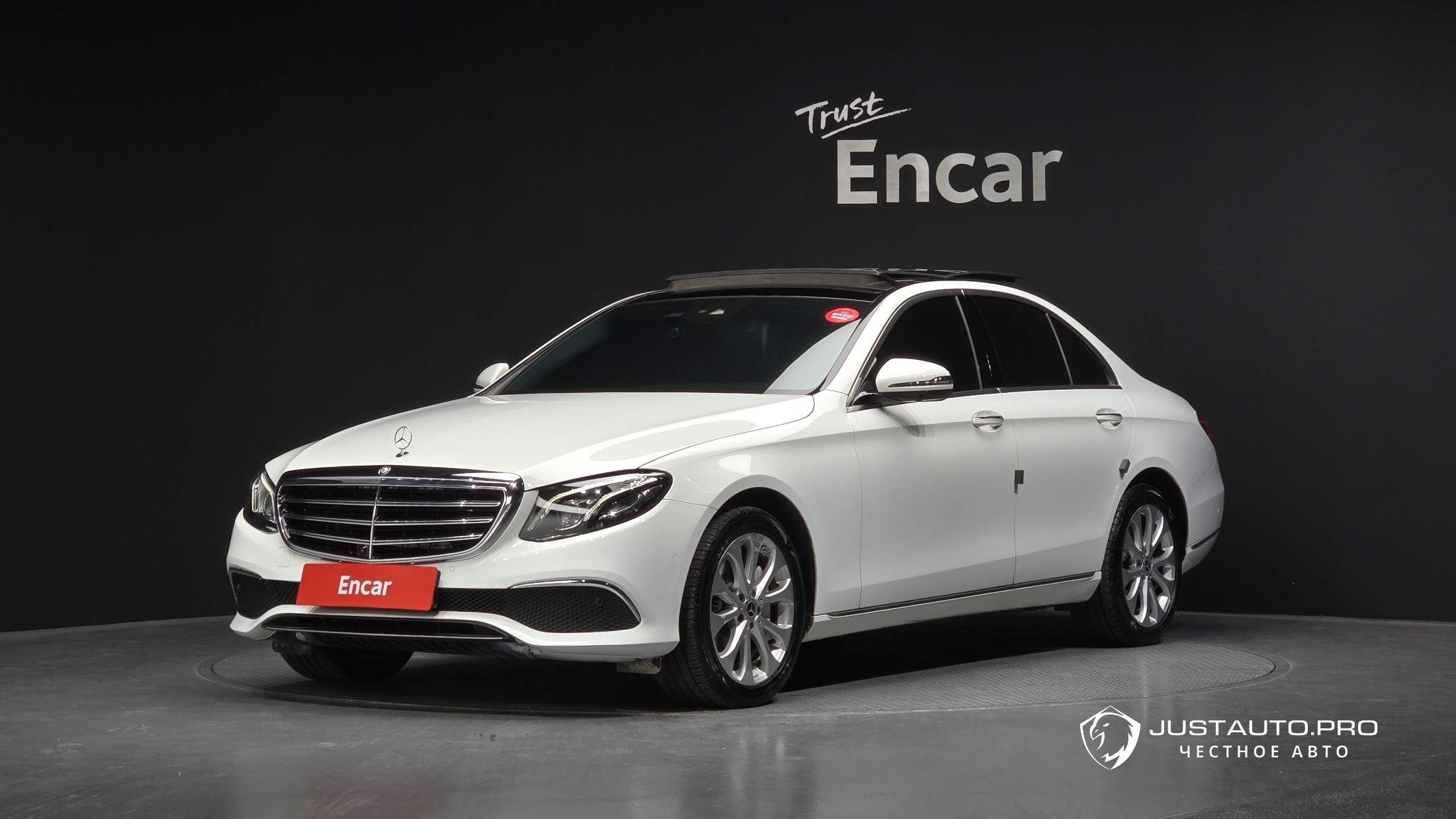 Автомобиль Mercedes-Benz E-Class