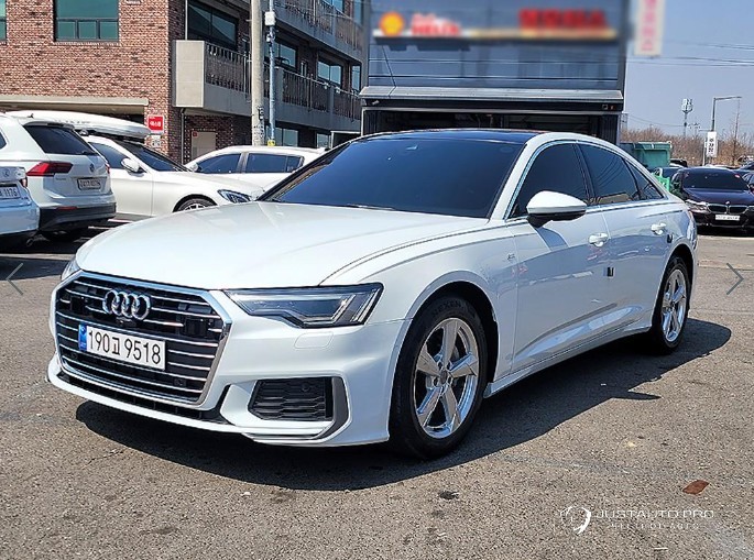 Автомобиль Audi A6