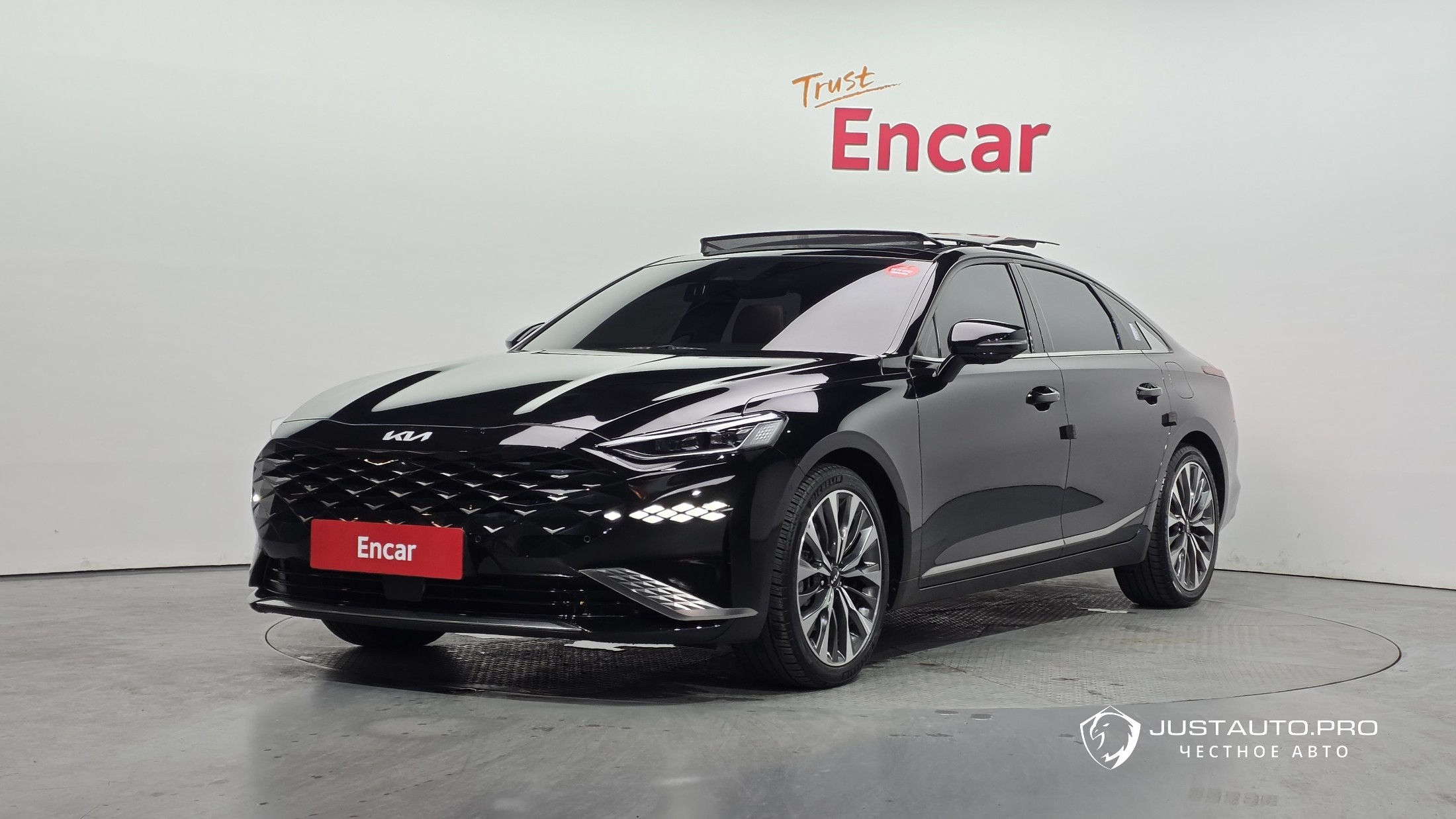 Автомобиль Kia K8