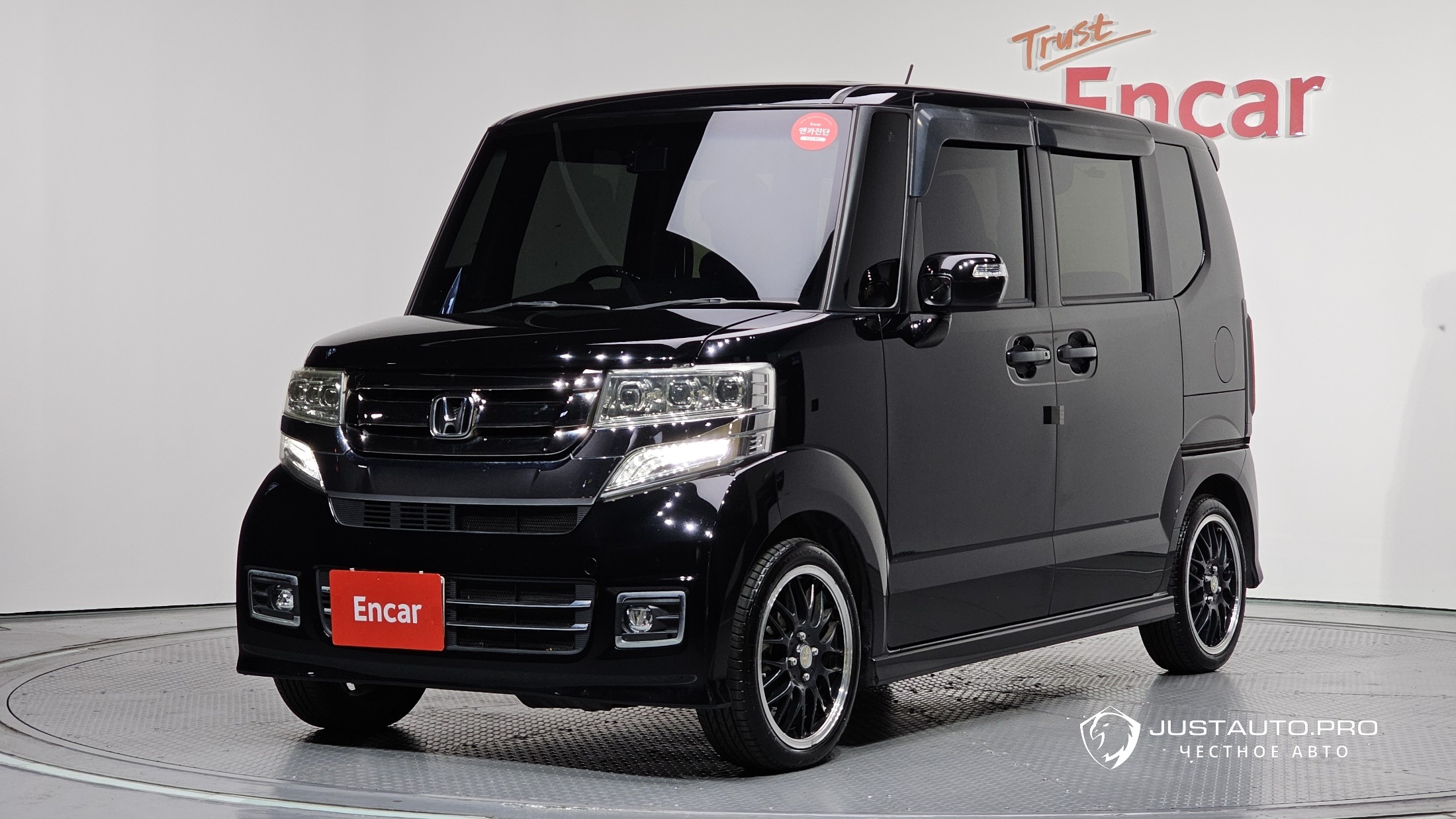 Автомобиль Honda N-BOX