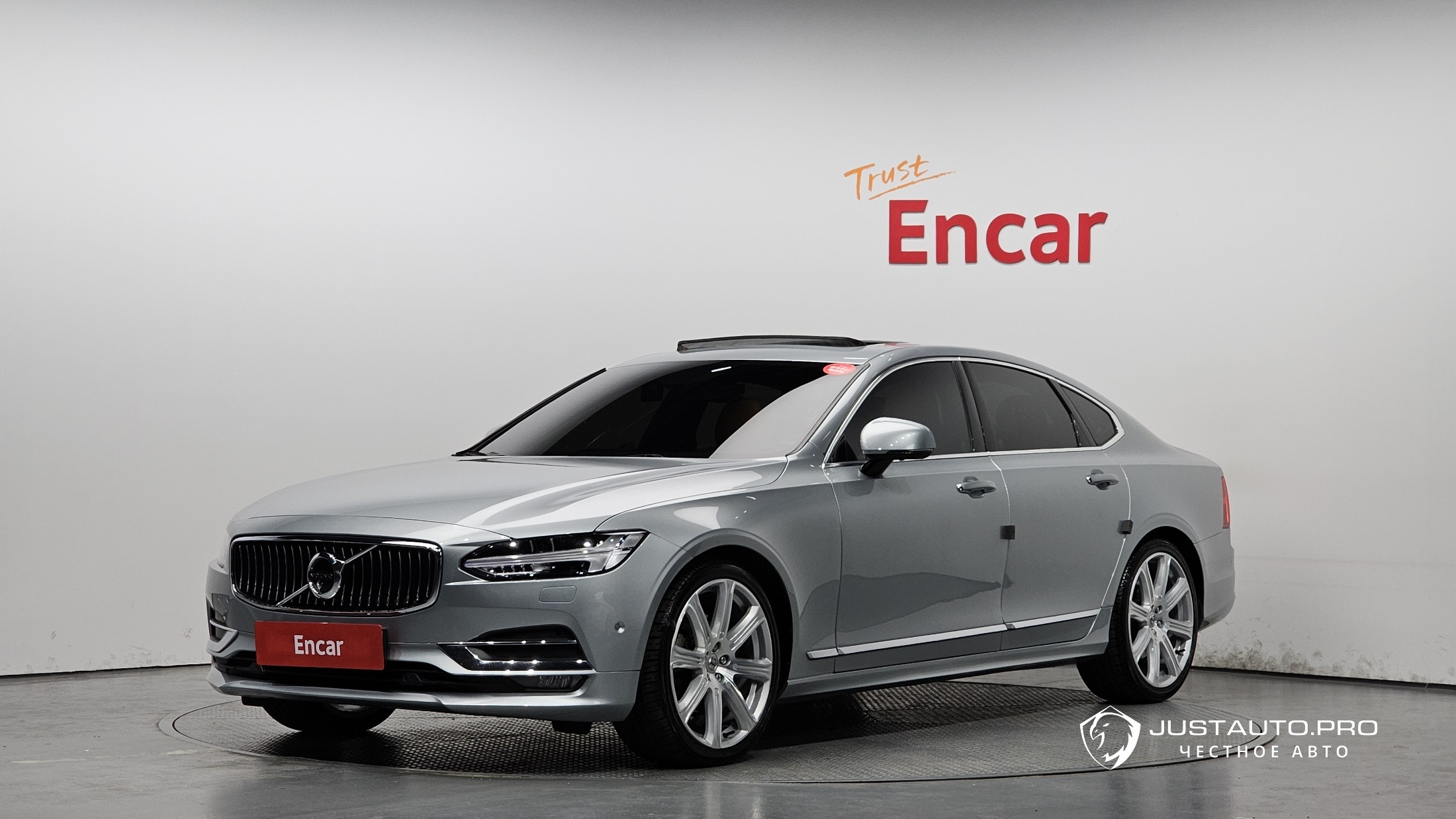 Автомобиль Volvo S90