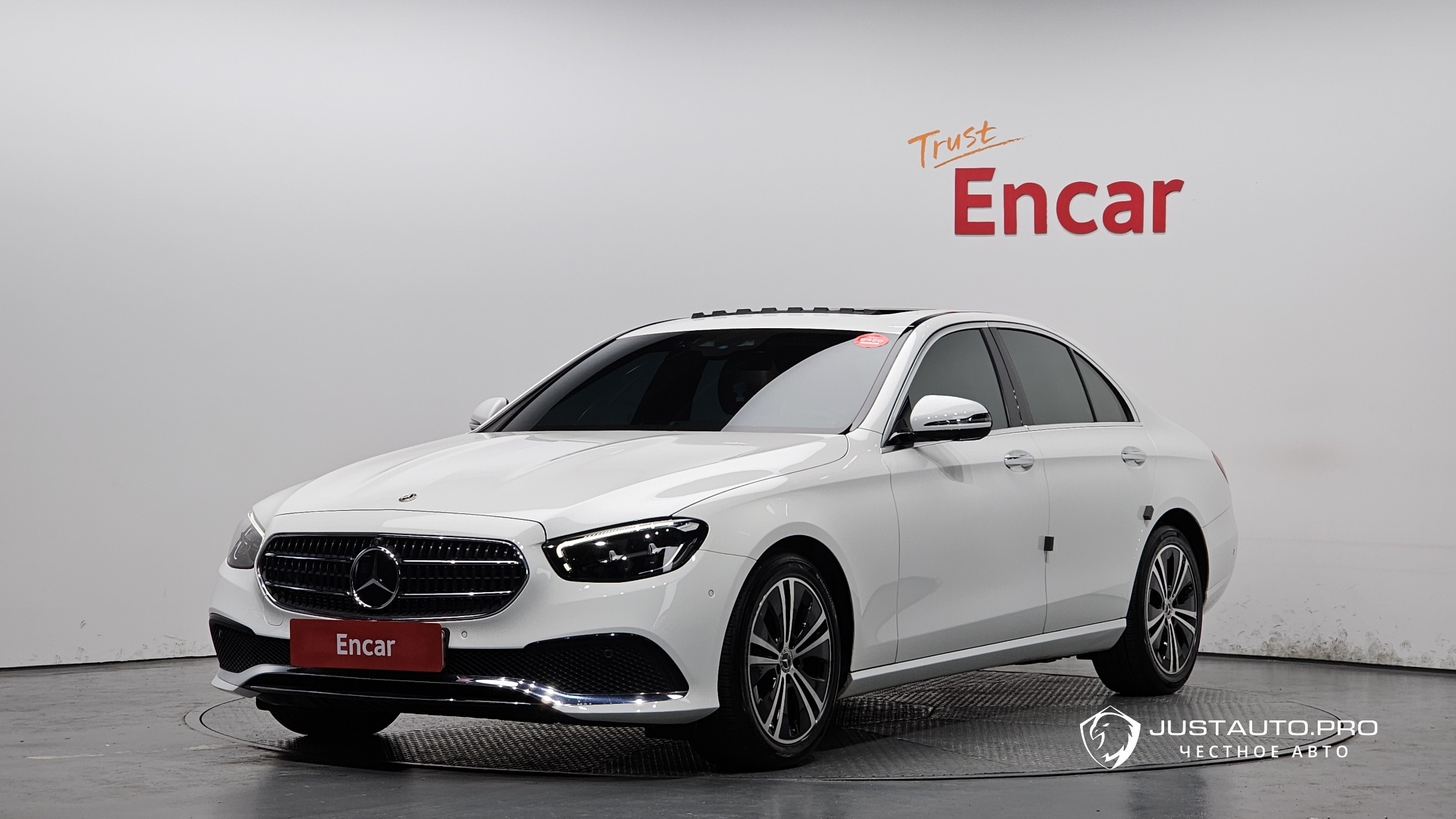 Автомобиль Mercedes-Benz E-Class