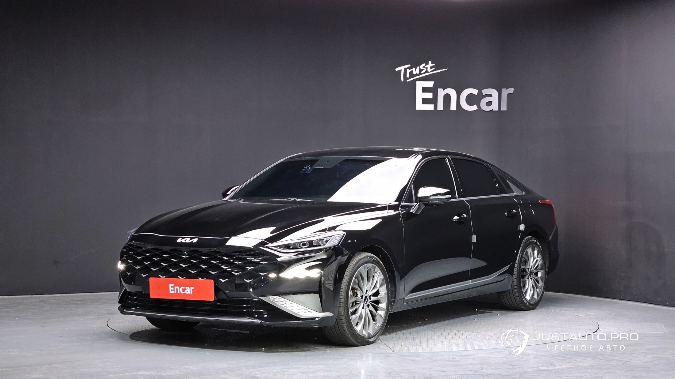 Автомобиль Kia K8