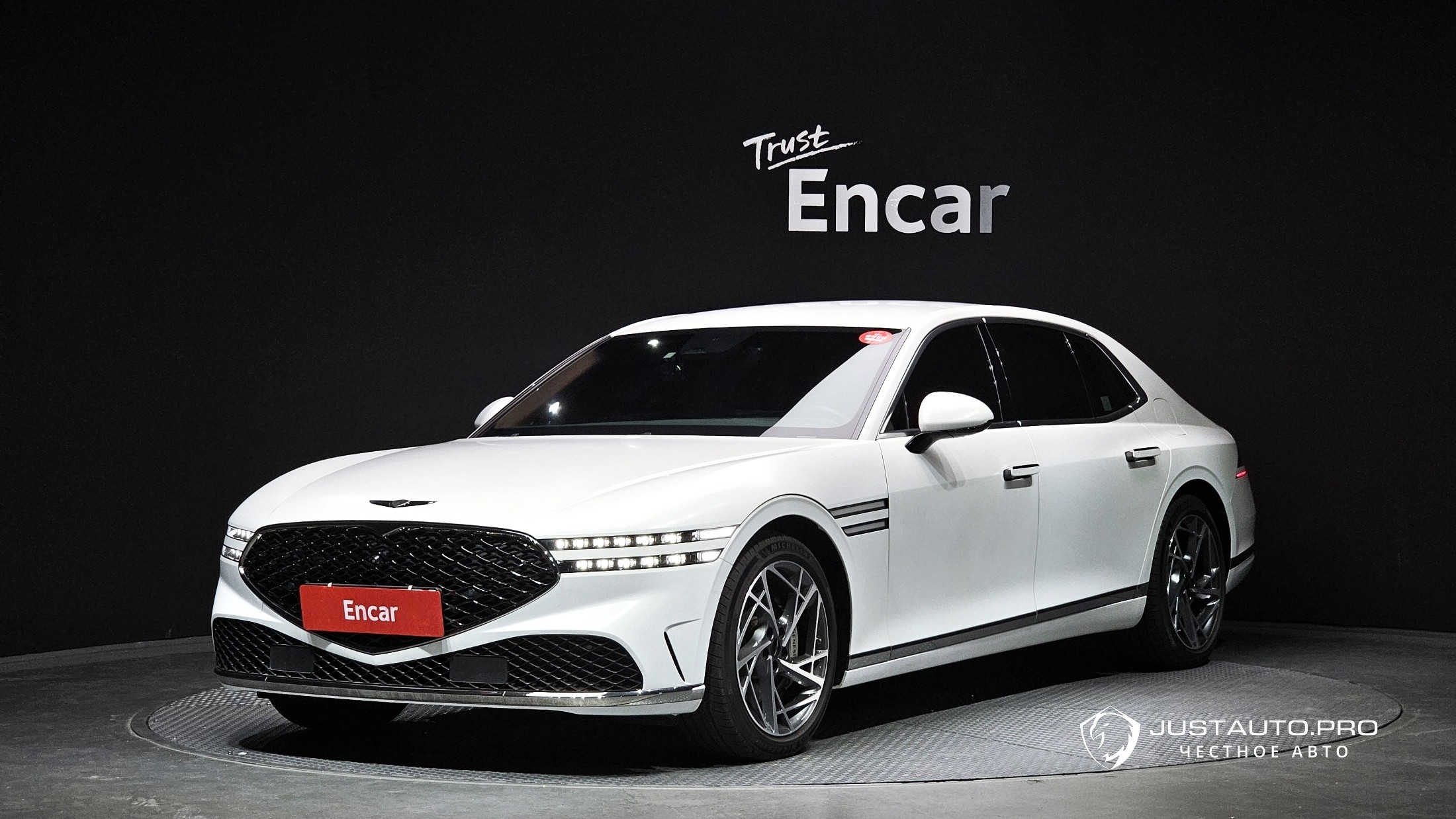 Автомобиль Genesis G90