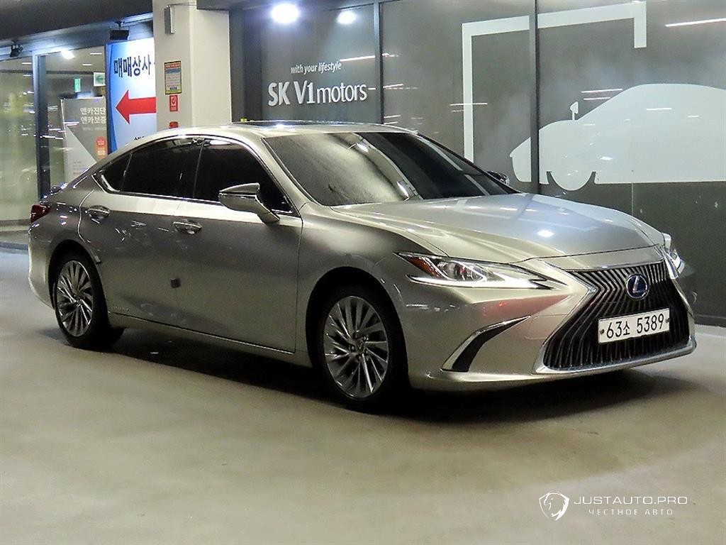Автомобиль Lexus ES