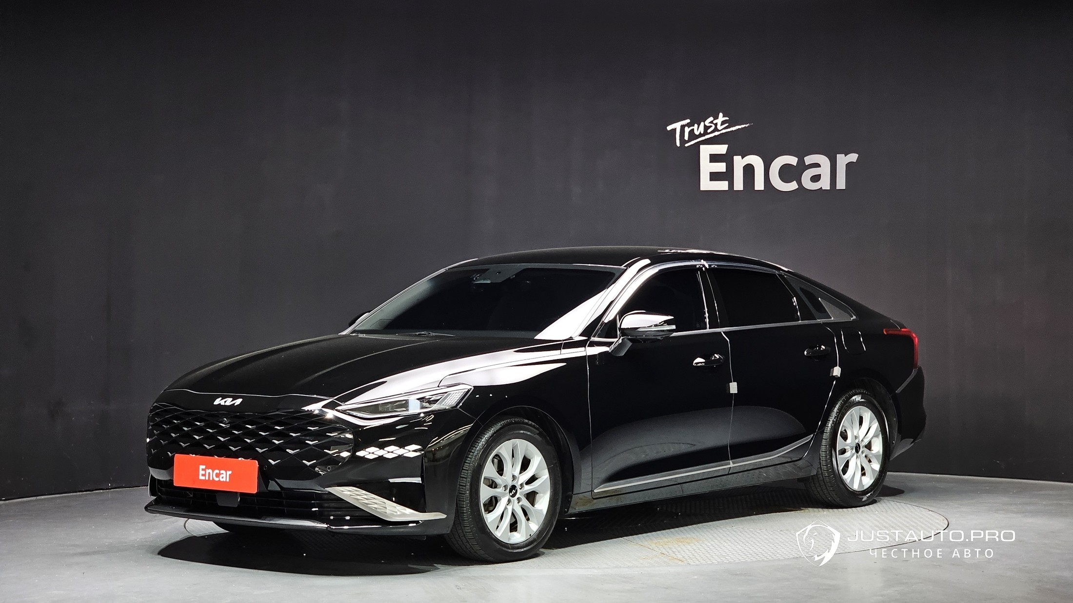 Автомобиль Kia K8