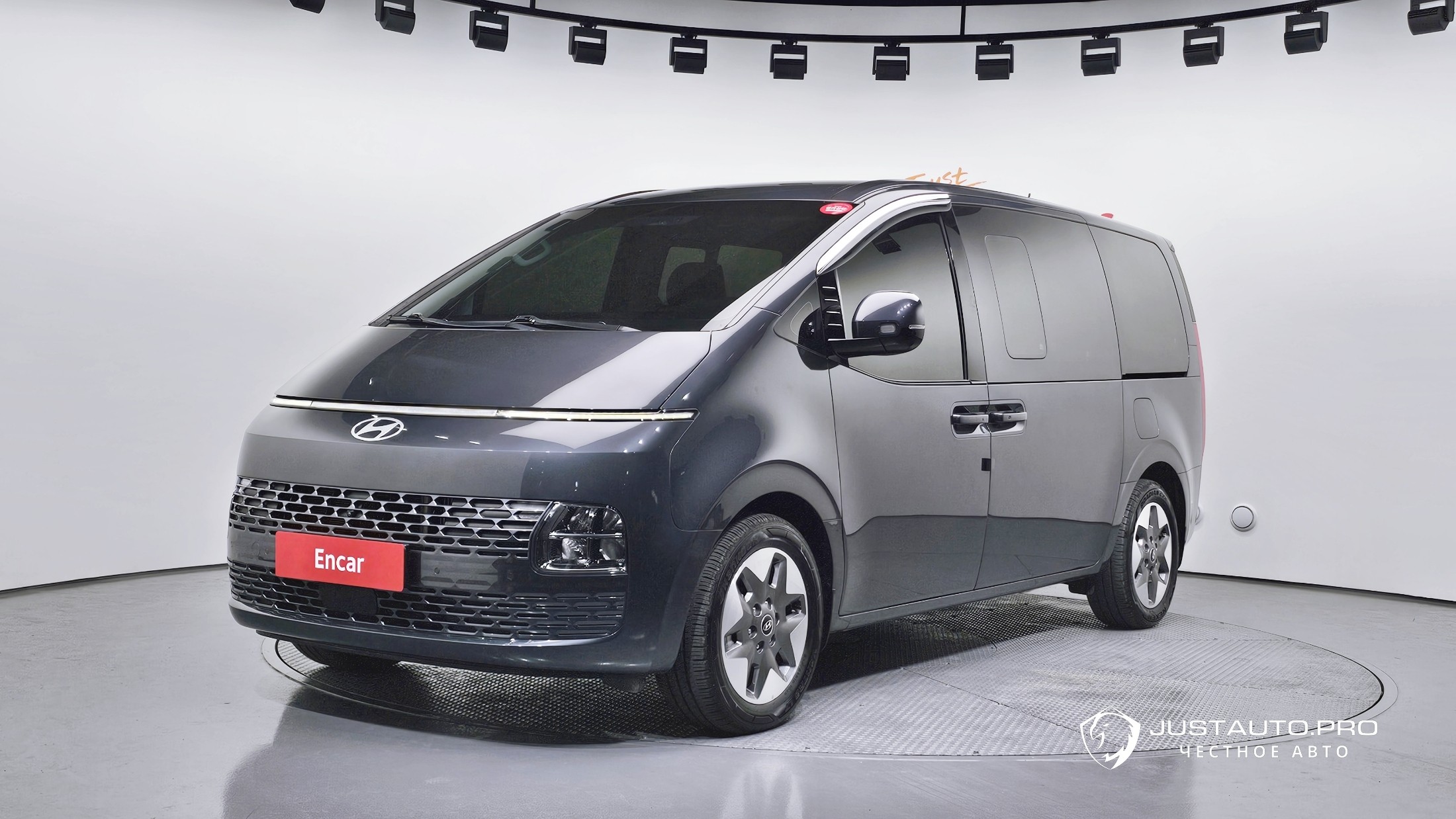Автомобиль Hyundai Staria