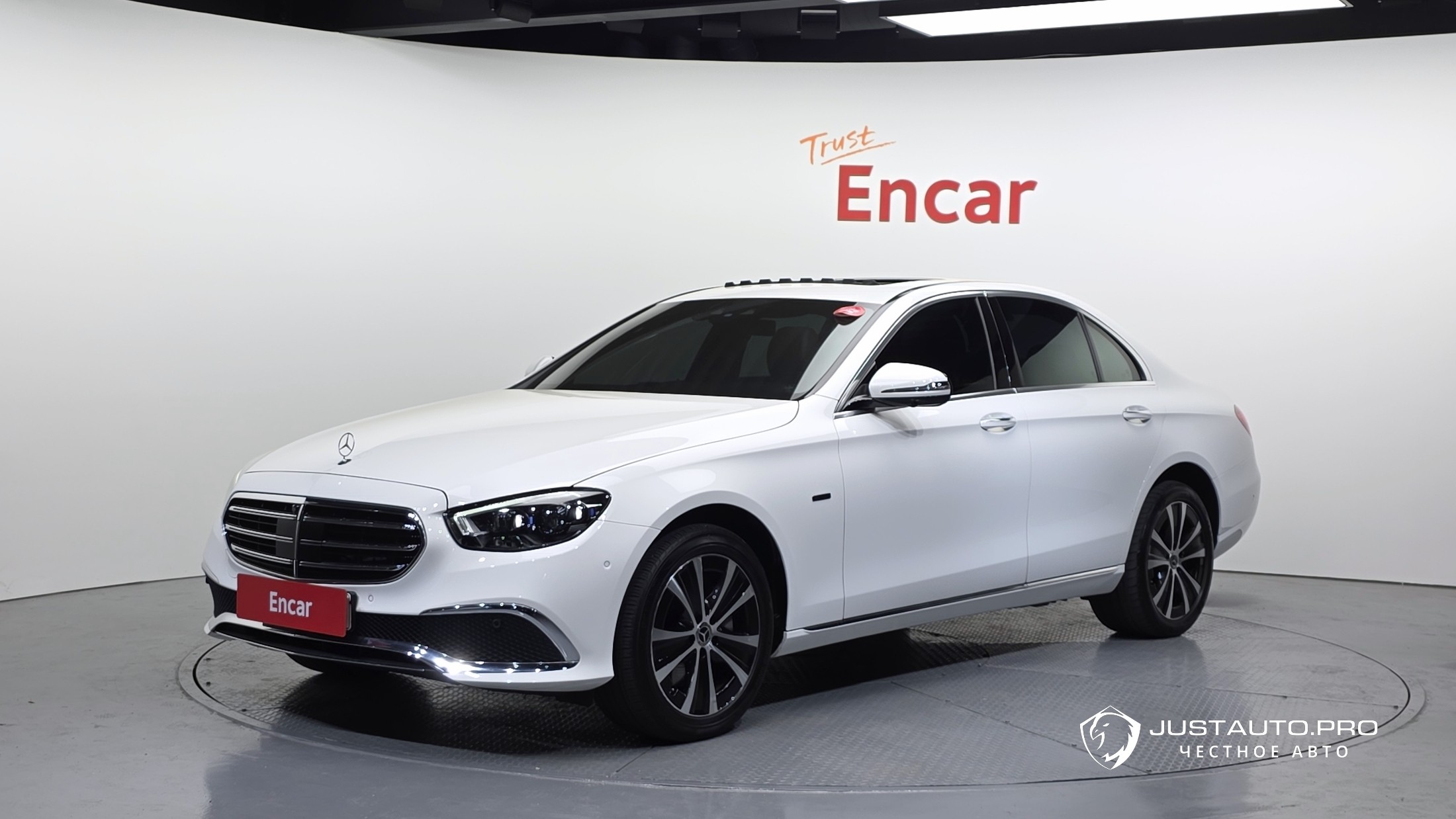 Автомобиль Mercedes-Benz E-Class