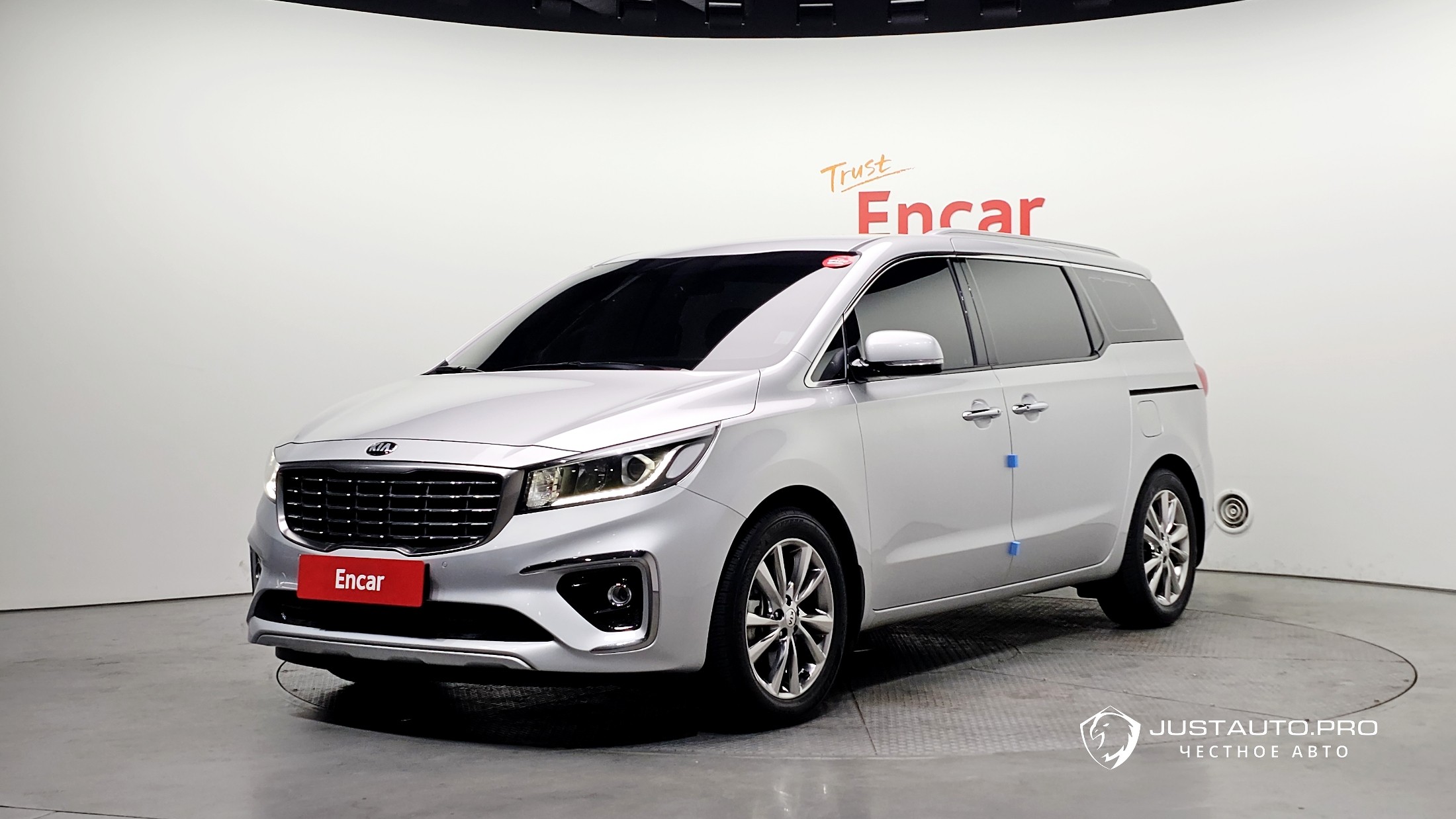 Автомобиль Kia Canival