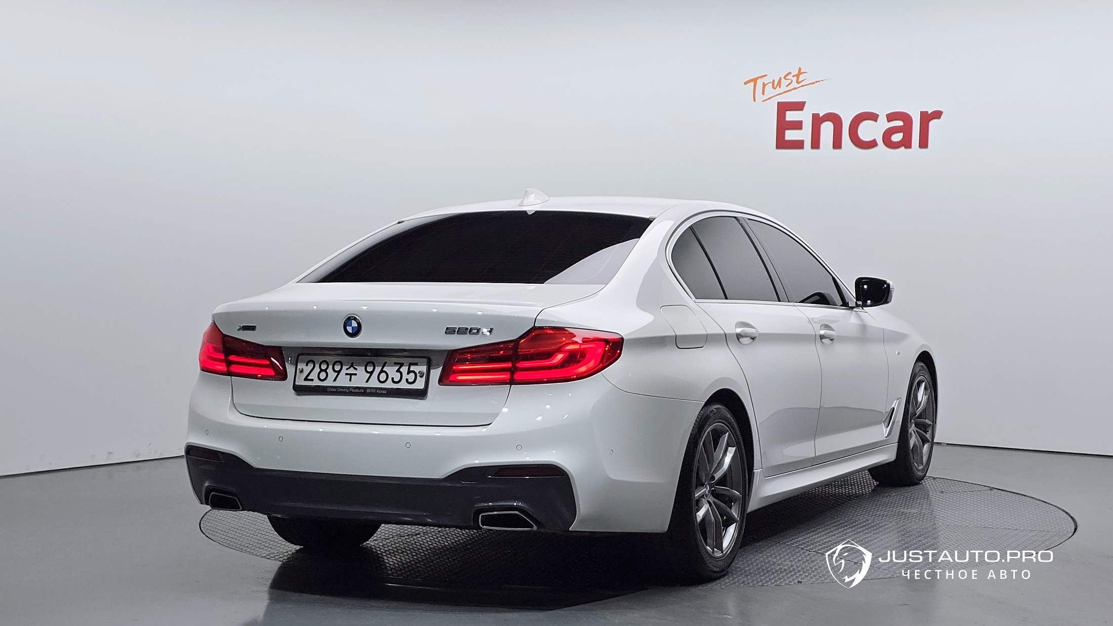 Автомобиль BMW 5-Series
