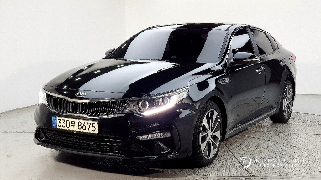 Автомобиль Kia K5