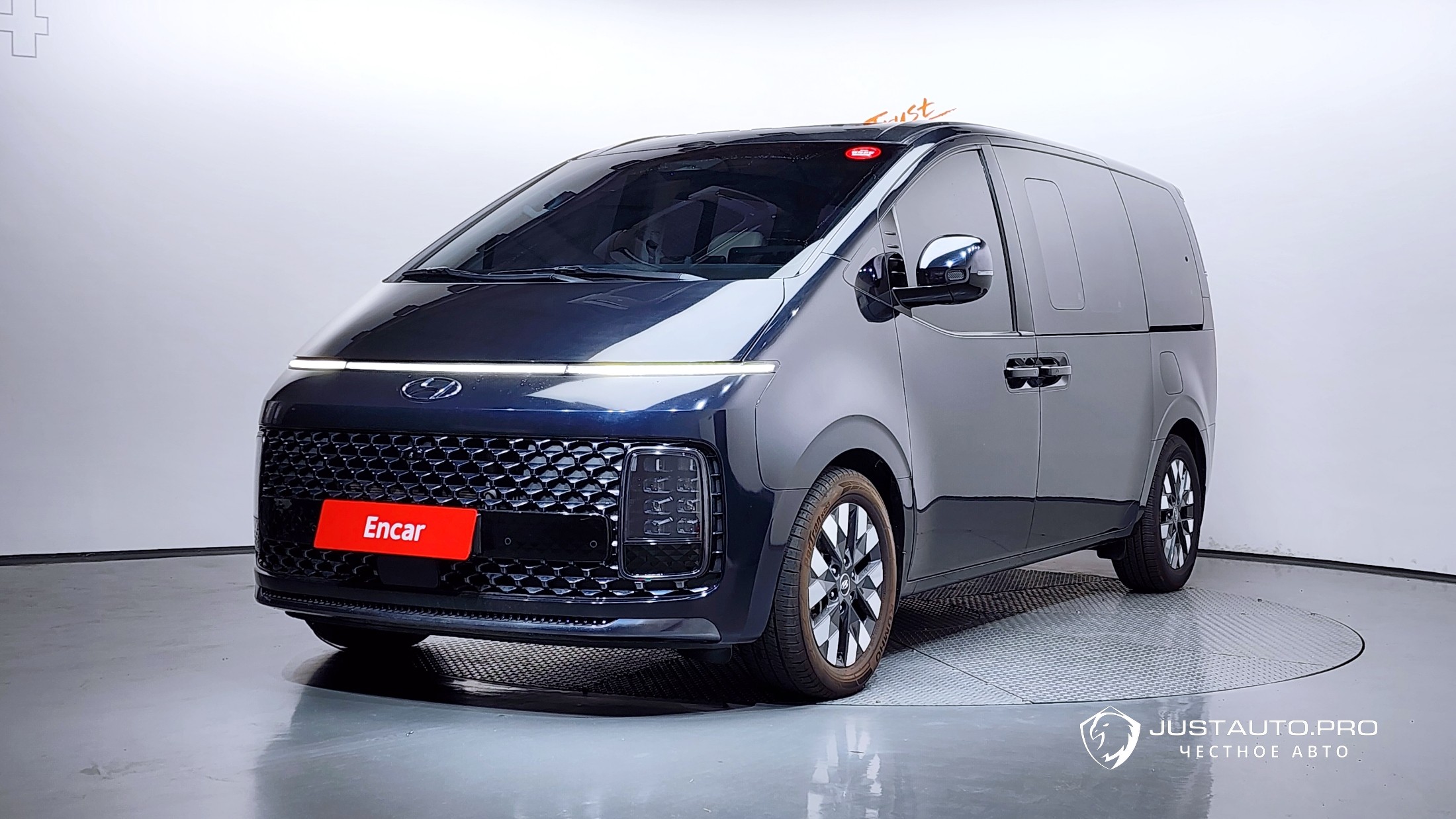 Автомобиль Hyundai Staria