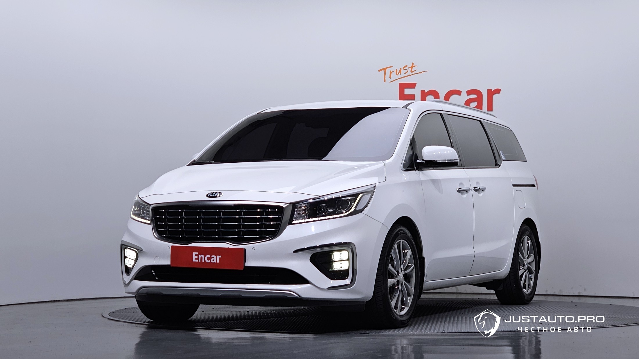 Автомобиль Kia Canival