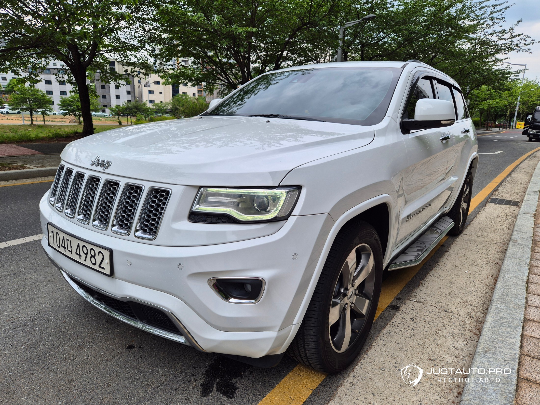 Автомобиль Jeep Cherokee