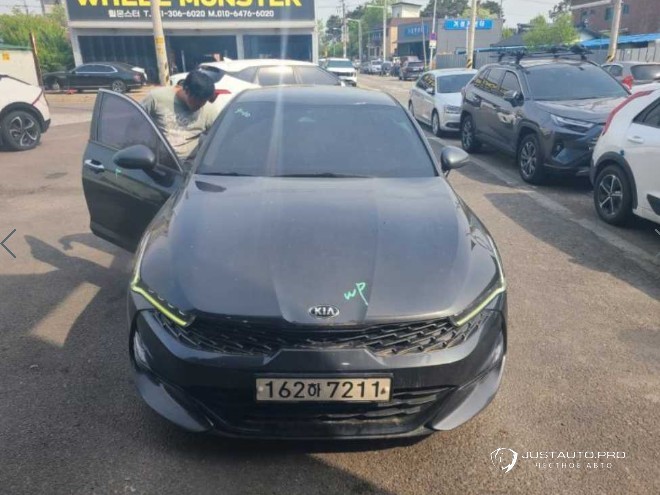 Автомобиль Kia K5