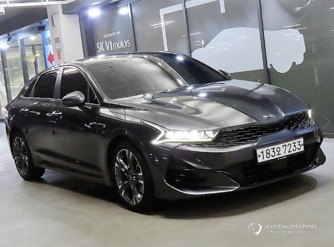 Автомобиль Kia K5