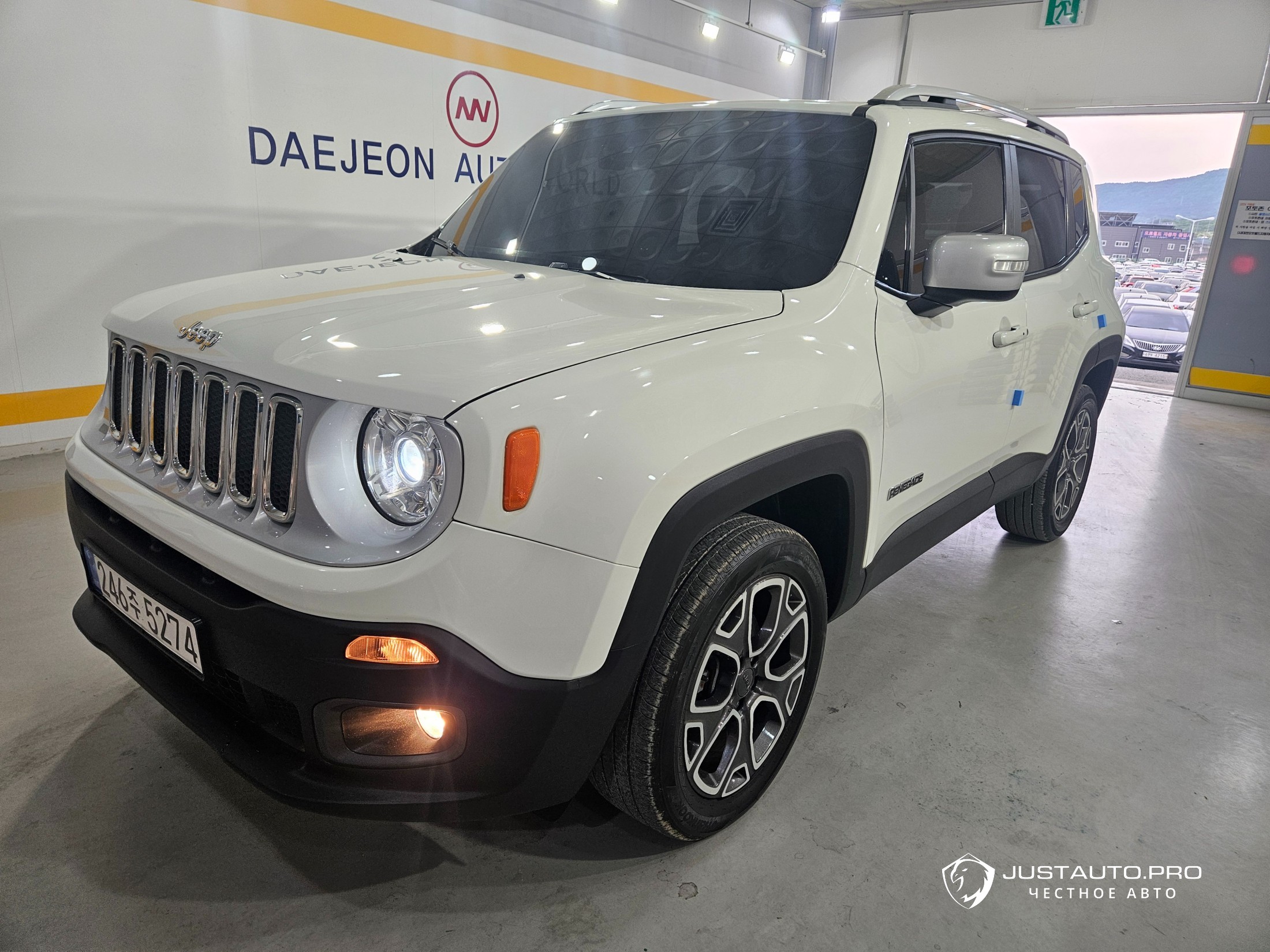 Автомобиль Jeep Renegade