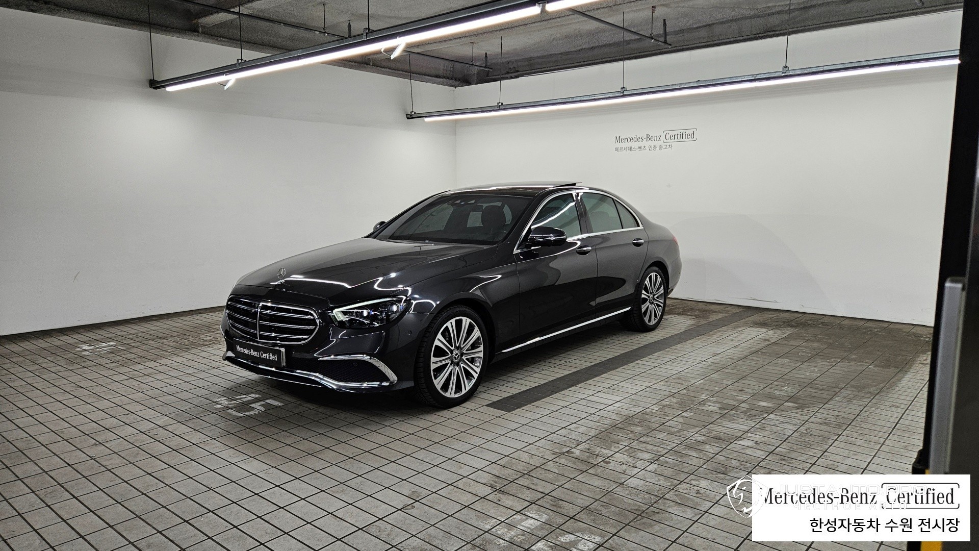 Автомобиль Mercedes-Benz E-Class