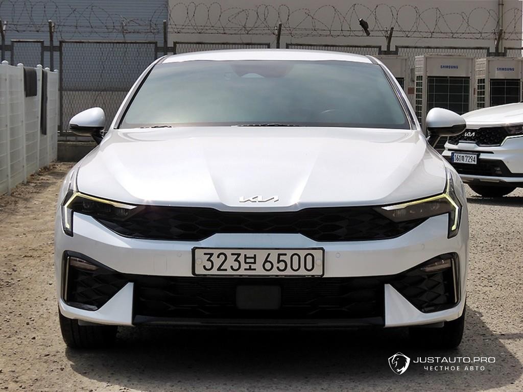 Автомобиль Kia K5