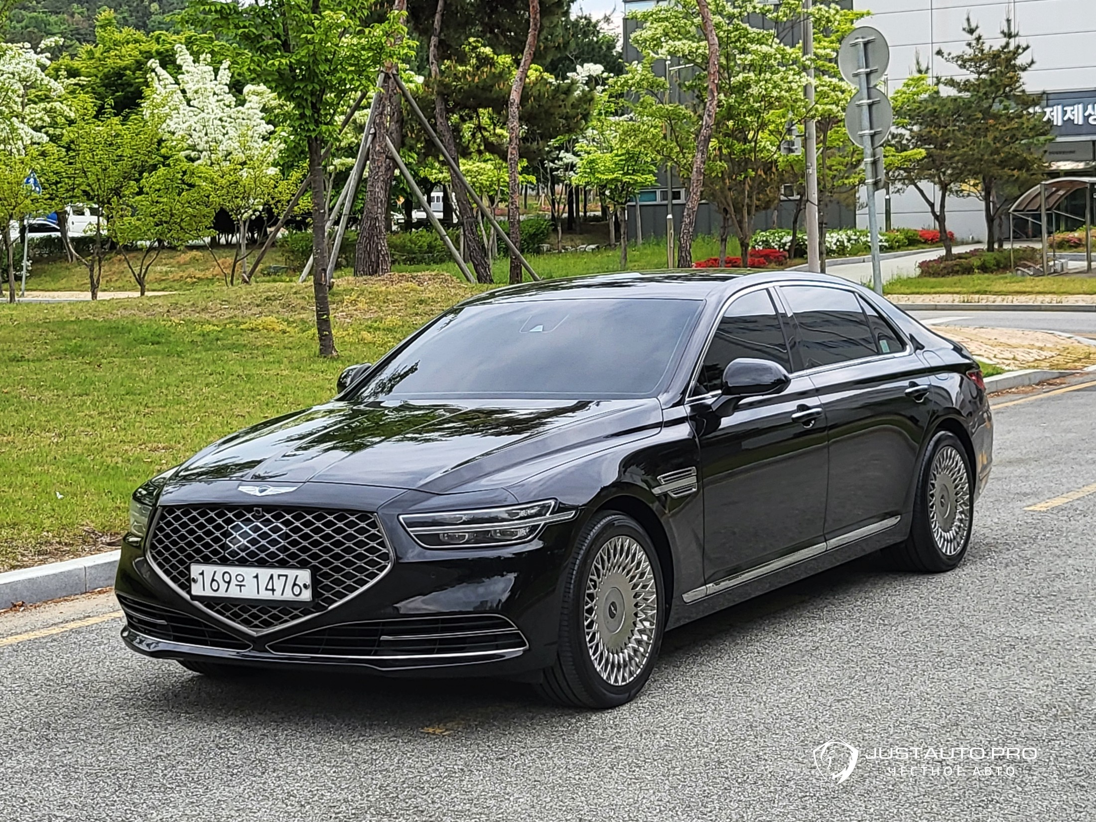 Автомобиль Genesis G90
