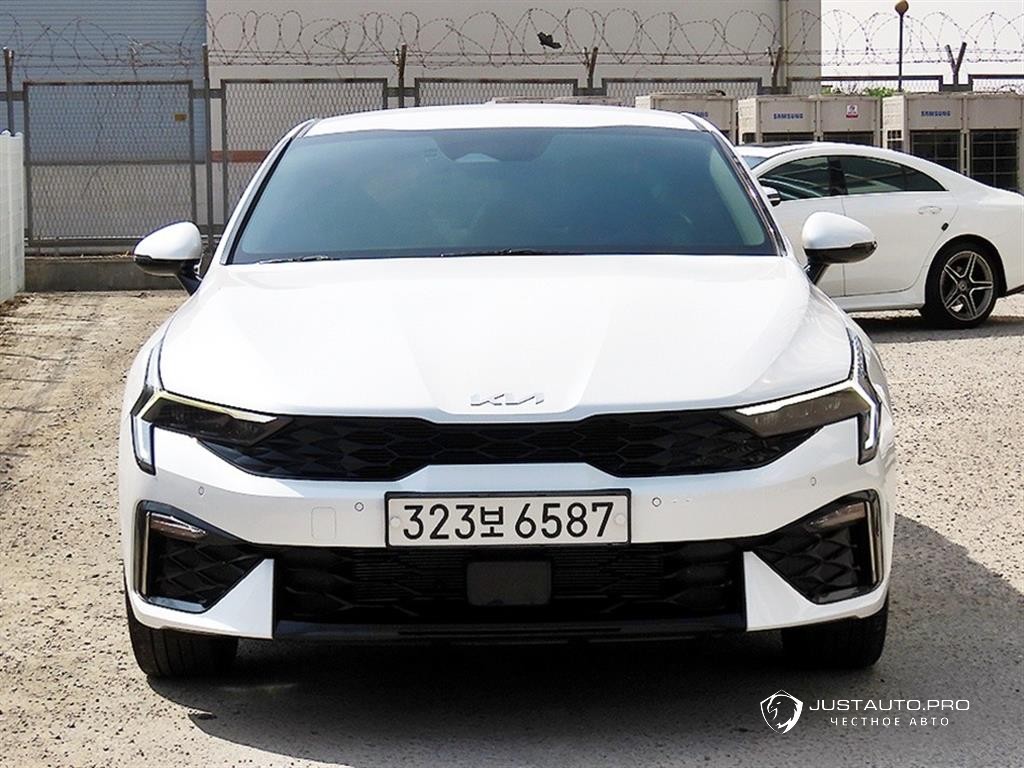 Автомобиль Kia K5